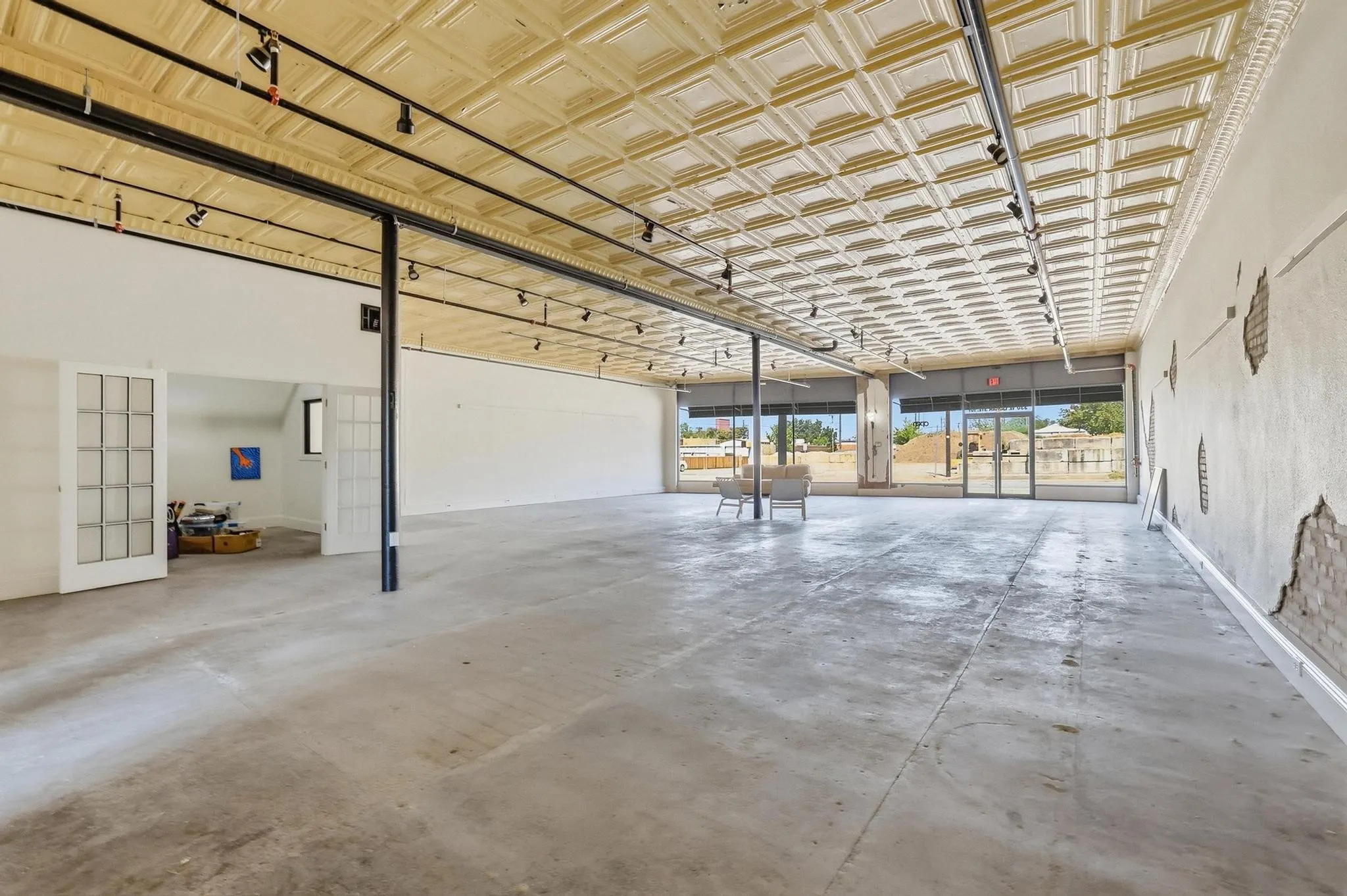 Retail For Sale in Grayson County , 330 W Lamar Street, Sherman, Texas 75090, 0, 0, Garage spaces, 0 Sqft, built in 1956, mls#21391599, Real Estate Agent in Sherman, Homes For Sale in Grayson county, Homes For Sale in Sherman, Realtor in Sherman Texas, Real Estate Brokerage Independent Realty Texas, Luminita Cordes Realtor