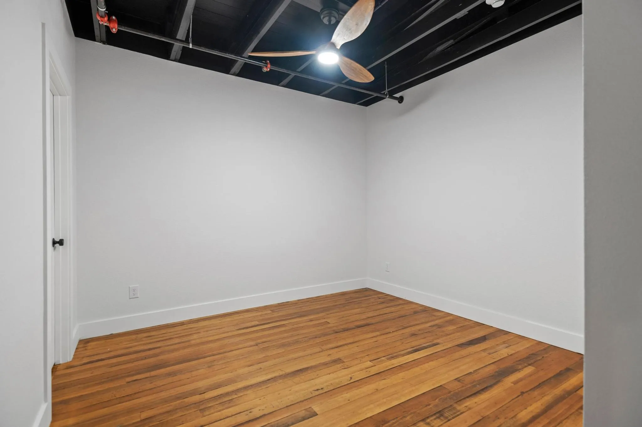 Retail For Sale in Grayson County , 330 W Lamar Street, Sherman, Texas 75090, 0, 0, Garage spaces, 0 Sqft, built in 1956, mls#21391599, Real Estate Agent in Sherman, Homes For Sale in Grayson county, Homes For Sale in Sherman, Realtor in Sherman Texas, Real Estate Brokerage Independent Realty Texas, Luminita Cordes Realtor