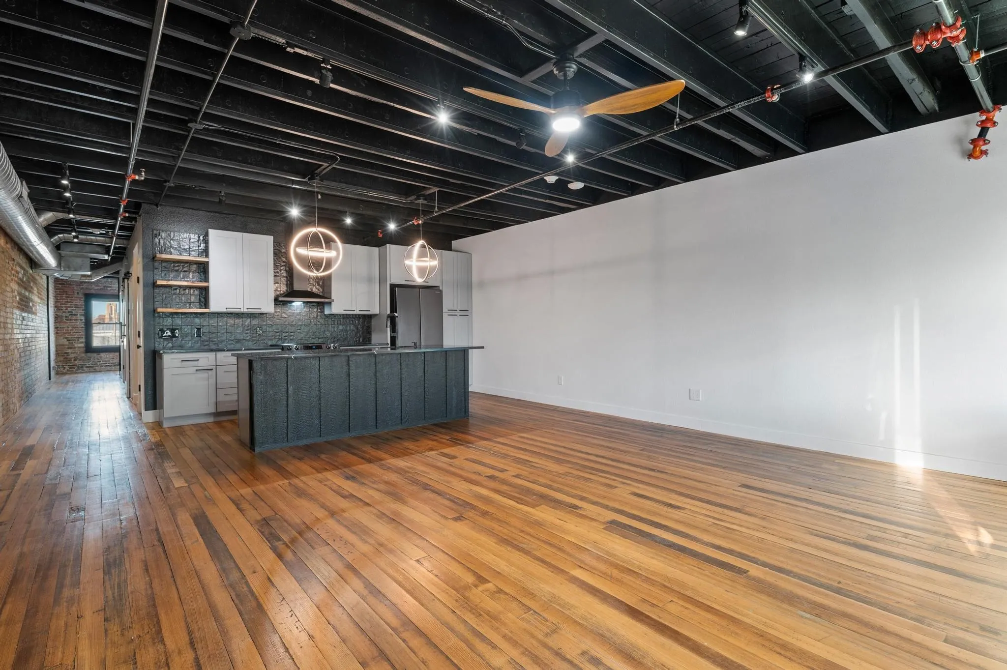 Retail For Sale in Grayson County , 330 W Lamar Street, Sherman, Texas 75090, 0, 0, Garage spaces, 0 Sqft, built in 1956, mls#21391599, Real Estate Agent in Sherman, Homes For Sale in Grayson county, Homes For Sale in Sherman, Realtor in Sherman Texas, Real Estate Brokerage Independent Realty Texas, Luminita Cordes Realtor