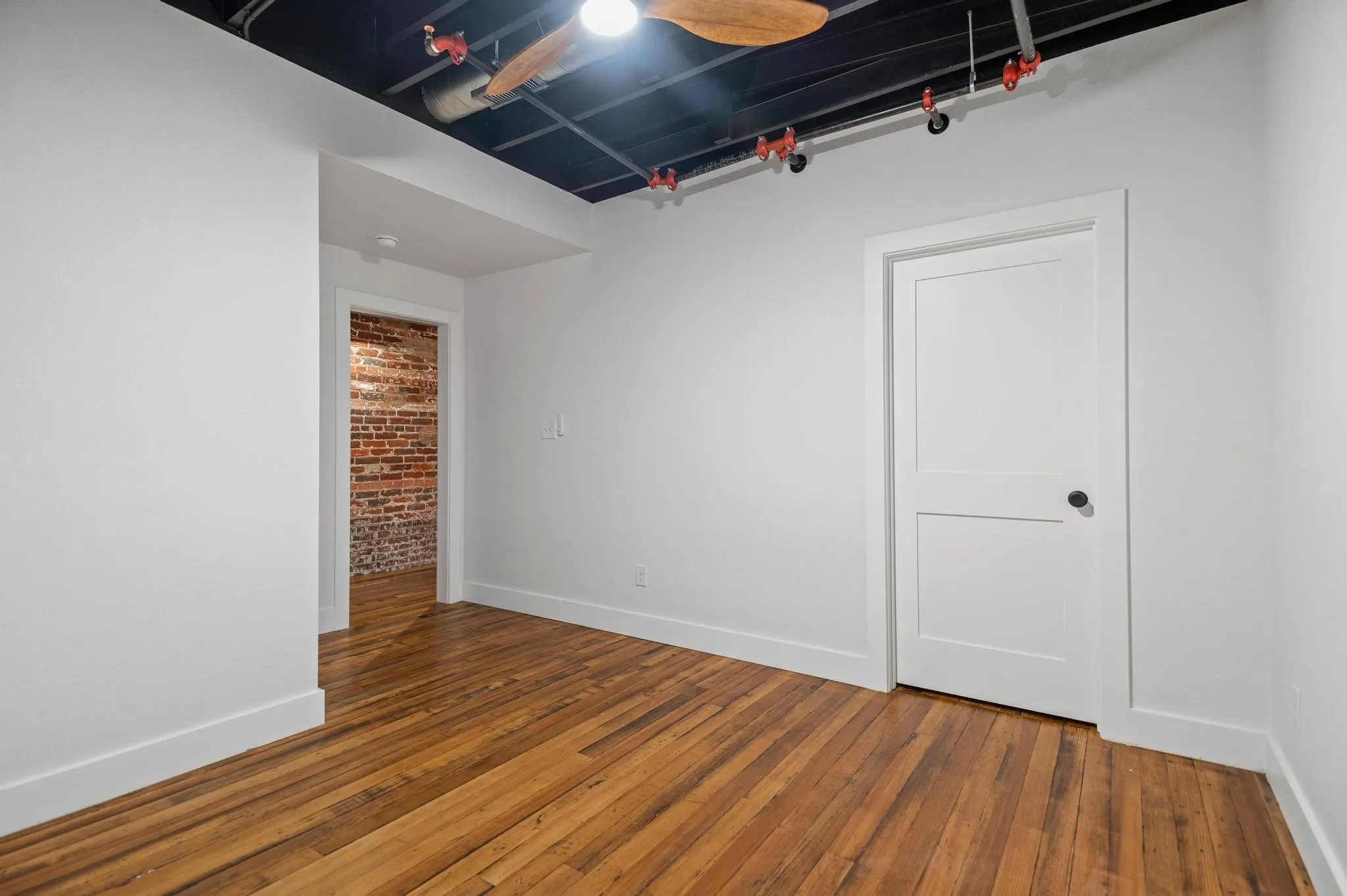 Retail For Sale in Grayson County , 330 W Lamar Street, Sherman, Texas 75090, 0, 0, Garage spaces, 0 Sqft, built in 1956, mls#21391599, Real Estate Agent in Sherman, Homes For Sale in Grayson county, Homes For Sale in Sherman, Realtor in Sherman Texas, Real Estate Brokerage Independent Realty Texas, Luminita Cordes Realtor