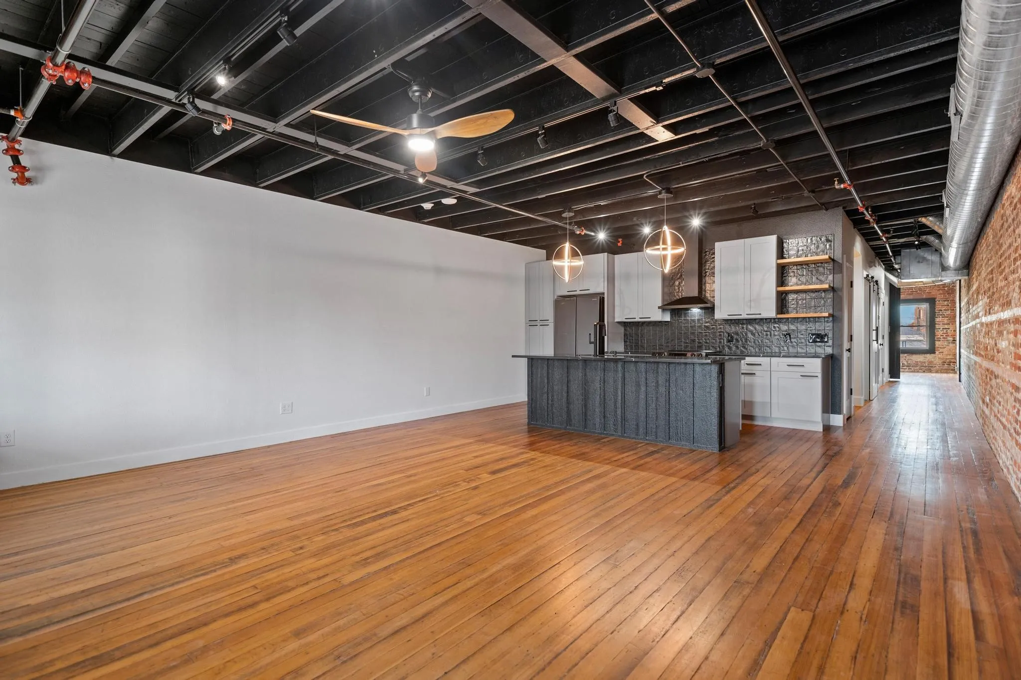 Retail For Sale in Grayson County , 330 W Lamar Street, Sherman, Texas 75090, 0, 0, Garage spaces, 0 Sqft, built in 1956, mls#21391599, Real Estate Agent in Sherman, Homes For Sale in Grayson county, Homes For Sale in Sherman, Realtor in Sherman Texas, Real Estate Brokerage Independent Realty Texas, Luminita Cordes Realtor