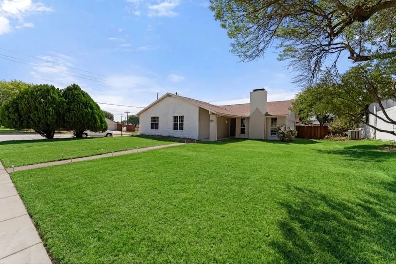 Single Family Residence For Sale in Dallas County , 1714 Baylor Drive S, Richardson, Texas 75081, 3 Bedroom, 2 Bathroom, 2 Garage spaces, 1,769 Sqft, built in 1974, mls#21391601, Real Estate Agent in Richardson, Homes For Sale in Dallas county, Homes For Sale in Richardson, Realtor in Richardson Texas, Real Estate Brokerage Independent Realty Texas, Luminita Cordes Realtor
