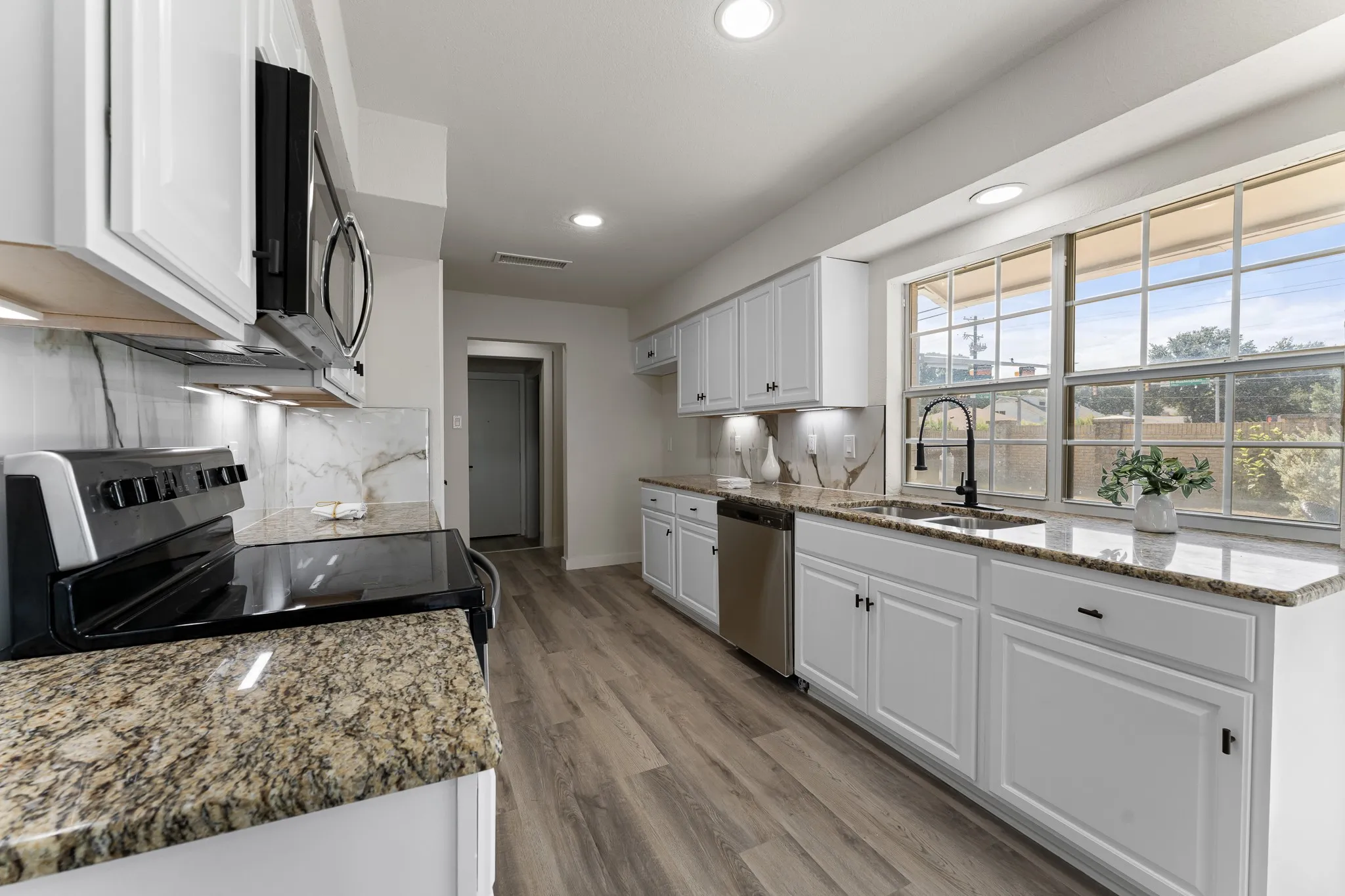 Single Family Residence For Sale in Dallas County , 1714 Baylor Drive S, Richardson, Texas 75081, 3 Bedroom, 2 Bathroom, 2 Garage spaces, 1,769 Sqft, built in 1974, mls#21391601, Real Estate Agent in Richardson, Homes For Sale in Dallas county, Homes For Sale in Richardson, Realtor in Richardson Texas, Real Estate Brokerage Independent Realty Texas, Luminita Cordes Realtor