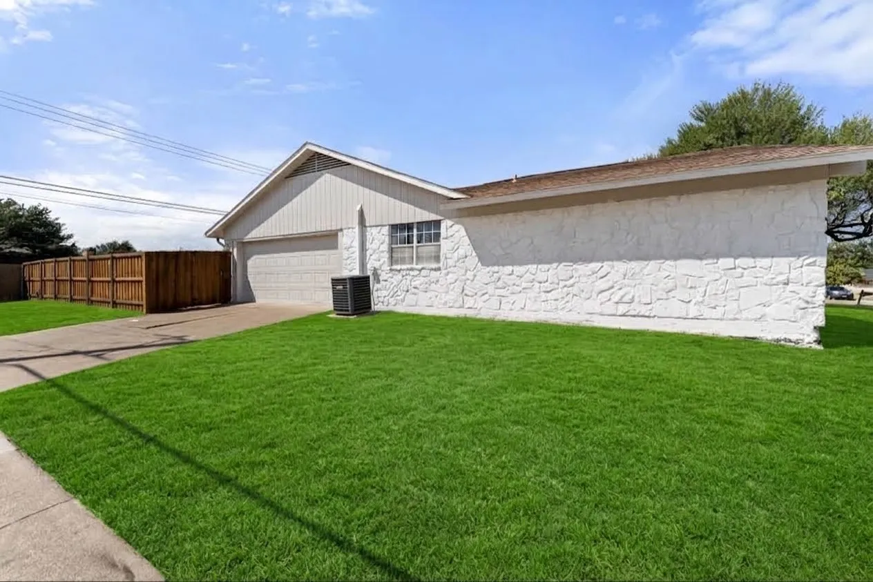 Single Family Residence For Sale in Dallas County , 1714 Baylor Drive S, Richardson, Texas 75081, 3 Bedroom, 2 Bathroom, 2 Garage spaces, 1,769 Sqft, built in 1974, mls#21391601, Real Estate Agent in Richardson, Homes For Sale in Dallas county, Homes For Sale in Richardson, Realtor in Richardson Texas, Real Estate Brokerage Independent Realty Texas, Luminita Cordes Realtor
