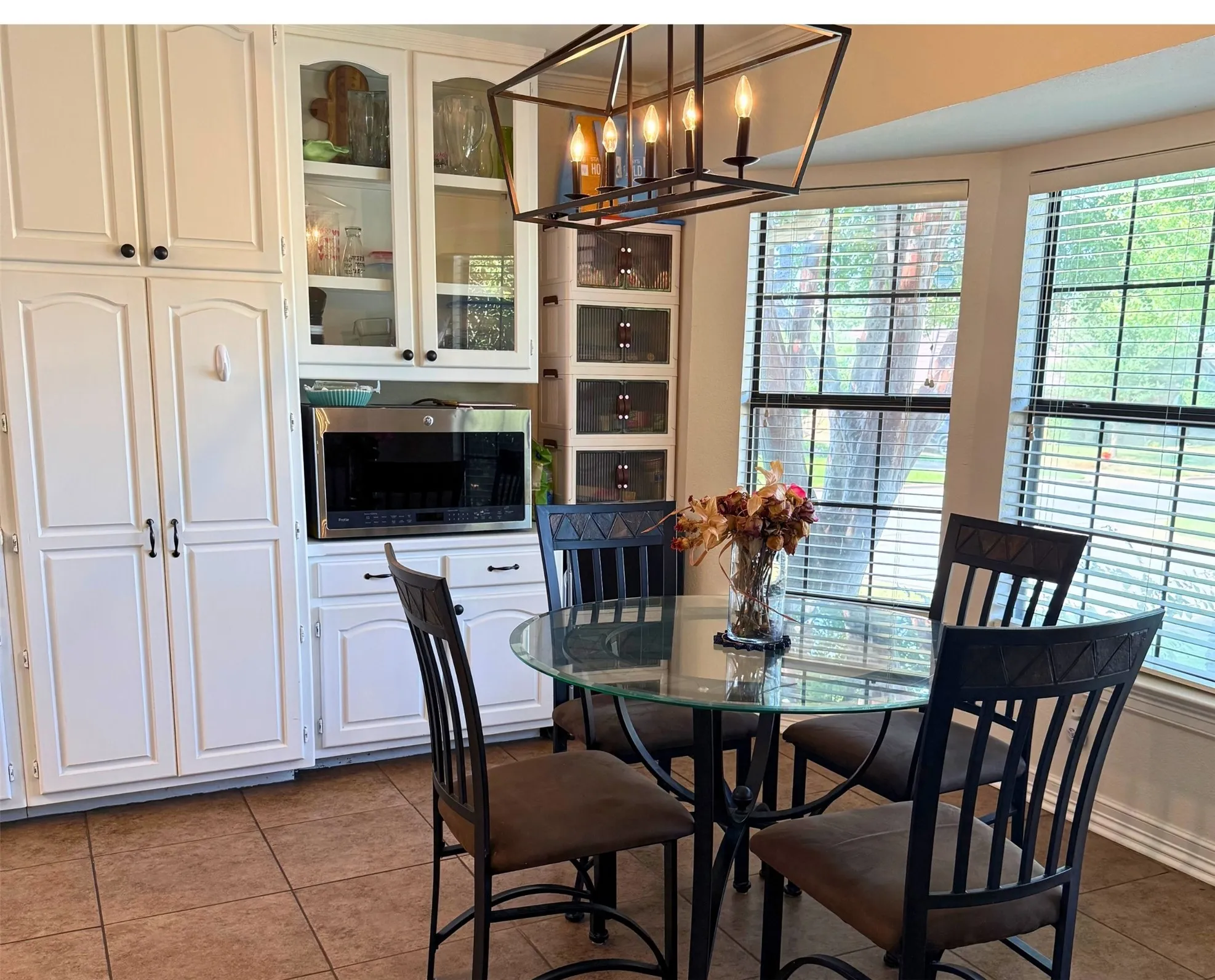 Single Family Residence For Sale in Tarrant County , 6004 Lakehurst Drive, Arlington, Texas 76016, 4 Bedroom, 4 Bathroom, 2 Garage spaces, 3,435 Sqft, built in 1984, mls#21374271, Real Estate Agent in Arlington, Homes For Sale in Tarrant county, Homes For Sale in Arlington, Realtor in Arlington Texas, Real Estate Brokerage Independent Realty Texas, Luminita Cordes Realtor