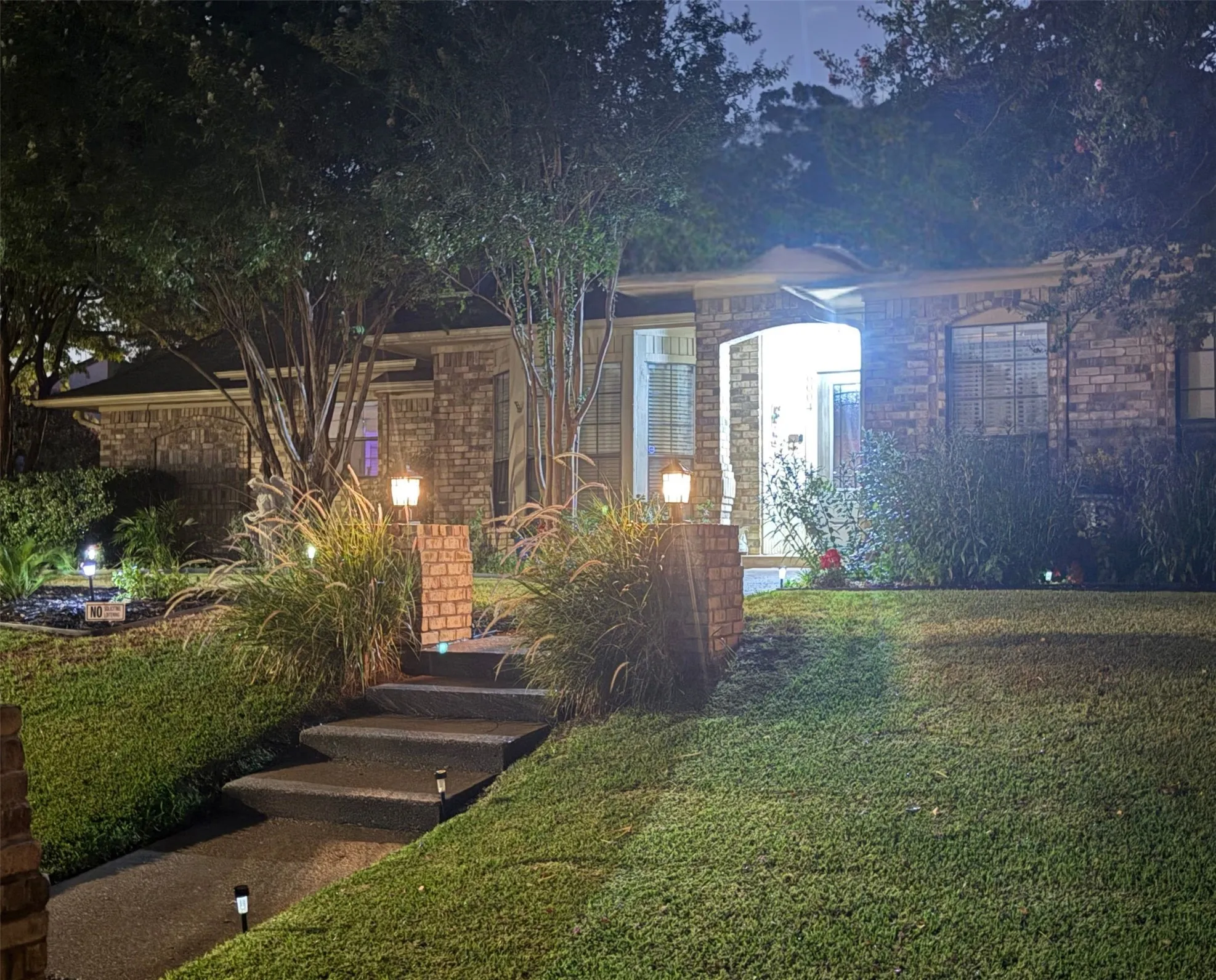 Single Family Residence For Sale in Tarrant County , 6004 Lakehurst Drive, Arlington, Texas 76016, 4 Bedroom, 4 Bathroom, 2 Garage spaces, 3,435 Sqft, built in 1984, mls#21374271, Real Estate Agent in Arlington, Homes For Sale in Tarrant county, Homes For Sale in Arlington, Realtor in Arlington Texas, Real Estate Brokerage Independent Realty Texas, Luminita Cordes Realtor