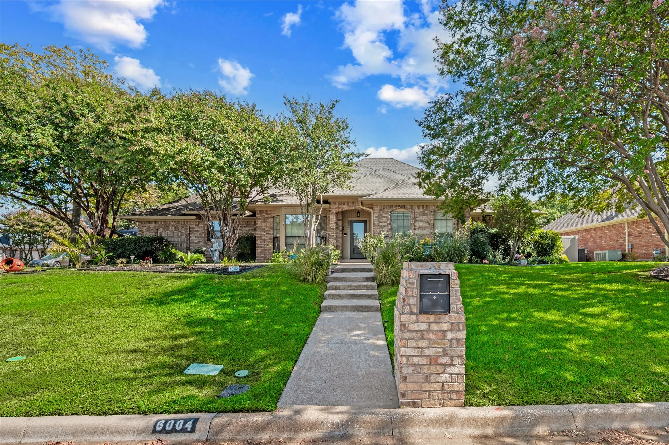 Single Family Residence For Sale in Tarrant County , 6004 Lakehurst Drive, Arlington, Texas 76016, 4 Bedroom, 4 Bathroom, 2 Garage spaces, 3,435 Sqft, built in 1984, mls#21374271, Real Estate Agent in Arlington, Homes For Sale in Tarrant county, Homes For Sale in Arlington, Realtor in Arlington Texas, Real Estate Brokerage Independent Realty Texas, Luminita Cordes Realtor