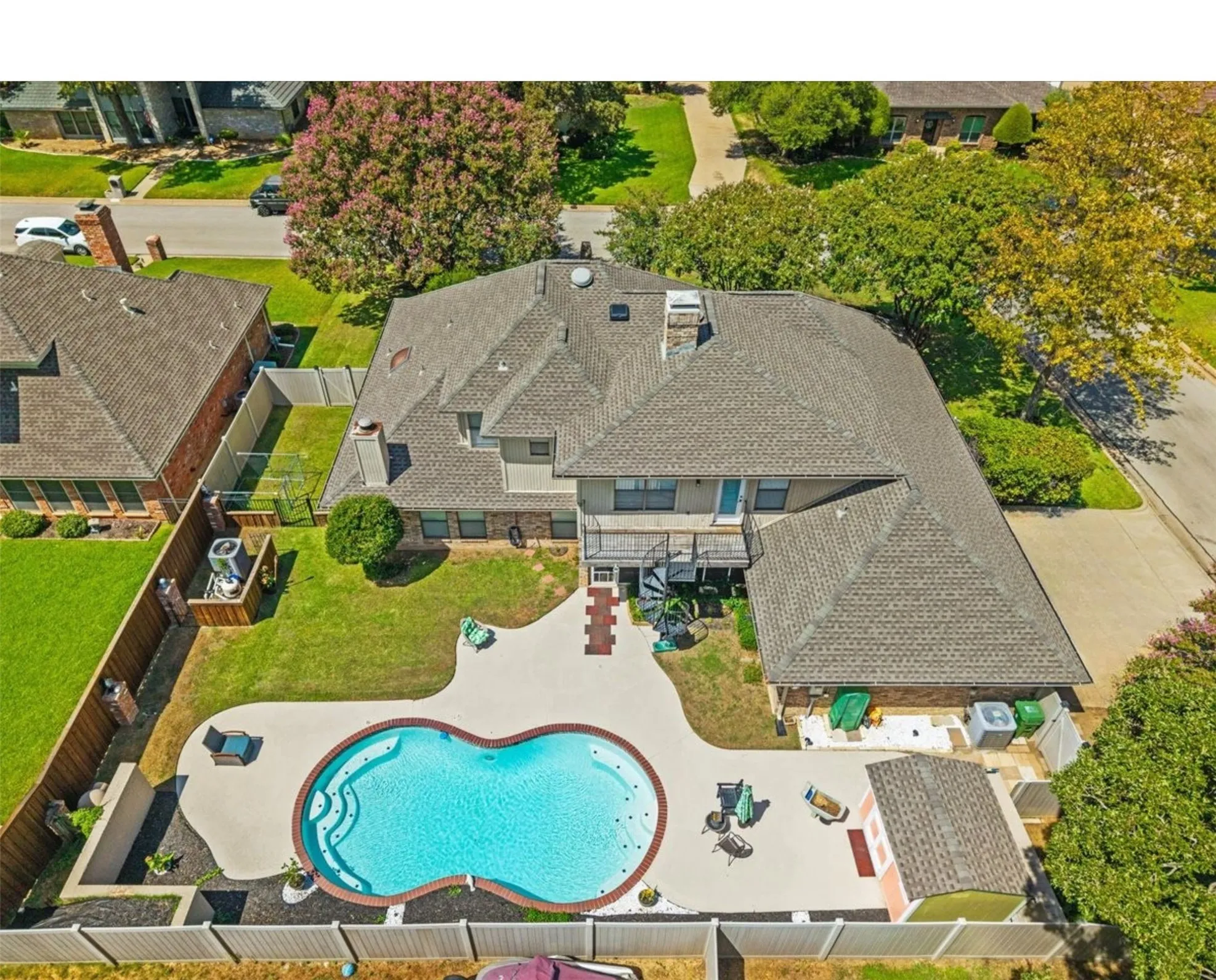 Single Family Residence For Sale in Tarrant County , 6004 Lakehurst Drive, Arlington, Texas 76016, 4 Bedroom, 4 Bathroom, 2 Garage spaces, 3,435 Sqft, built in 1984, mls#21374271, Real Estate Agent in Arlington, Homes For Sale in Tarrant county, Homes For Sale in Arlington, Realtor in Arlington Texas, Real Estate Brokerage Independent Realty Texas, Luminita Cordes Realtor