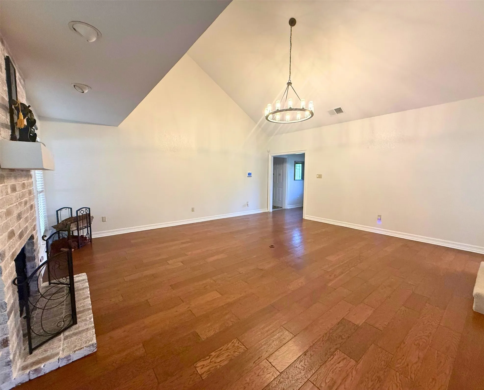 Single Family Residence For Sale in Tarrant County , 6004 Lakehurst Drive, Arlington, Texas 76016, 4 Bedroom, 4 Bathroom, 2 Garage spaces, 3,435 Sqft, built in 1984, mls#21374271, Real Estate Agent in Arlington, Homes For Sale in Tarrant county, Homes For Sale in Arlington, Realtor in Arlington Texas, Real Estate Brokerage Independent Realty Texas, Luminita Cordes Realtor
