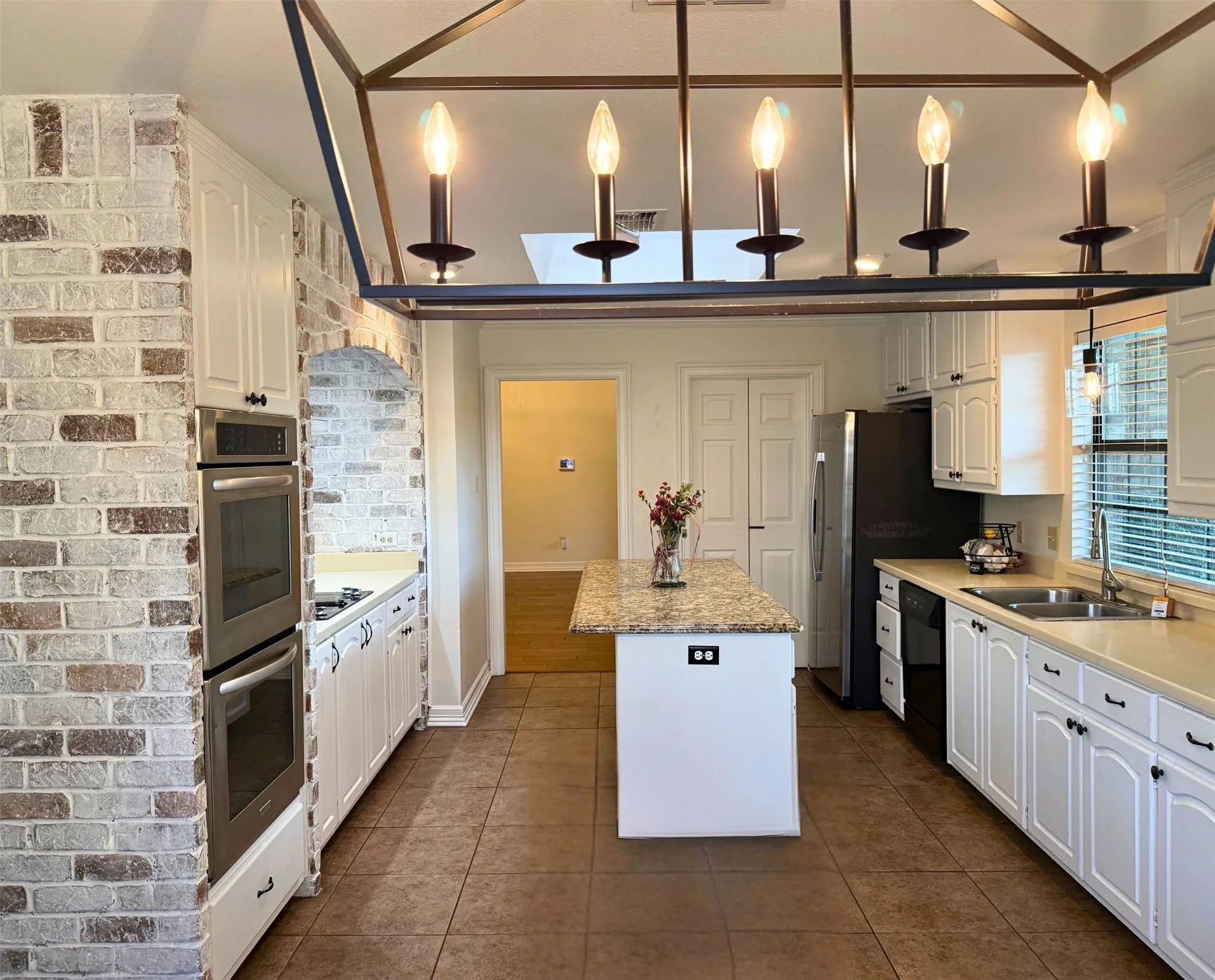 Single Family Residence For Sale in Tarrant County , 6004 Lakehurst Drive, Arlington, Texas 76016, 4 Bedroom, 4 Bathroom, 2 Garage spaces, 3,435 Sqft, built in 1984, mls#21374271, Real Estate Agent in Arlington, Homes For Sale in Tarrant county, Homes For Sale in Arlington, Realtor in Arlington Texas, Real Estate Brokerage Independent Realty Texas, Luminita Cordes Realtor