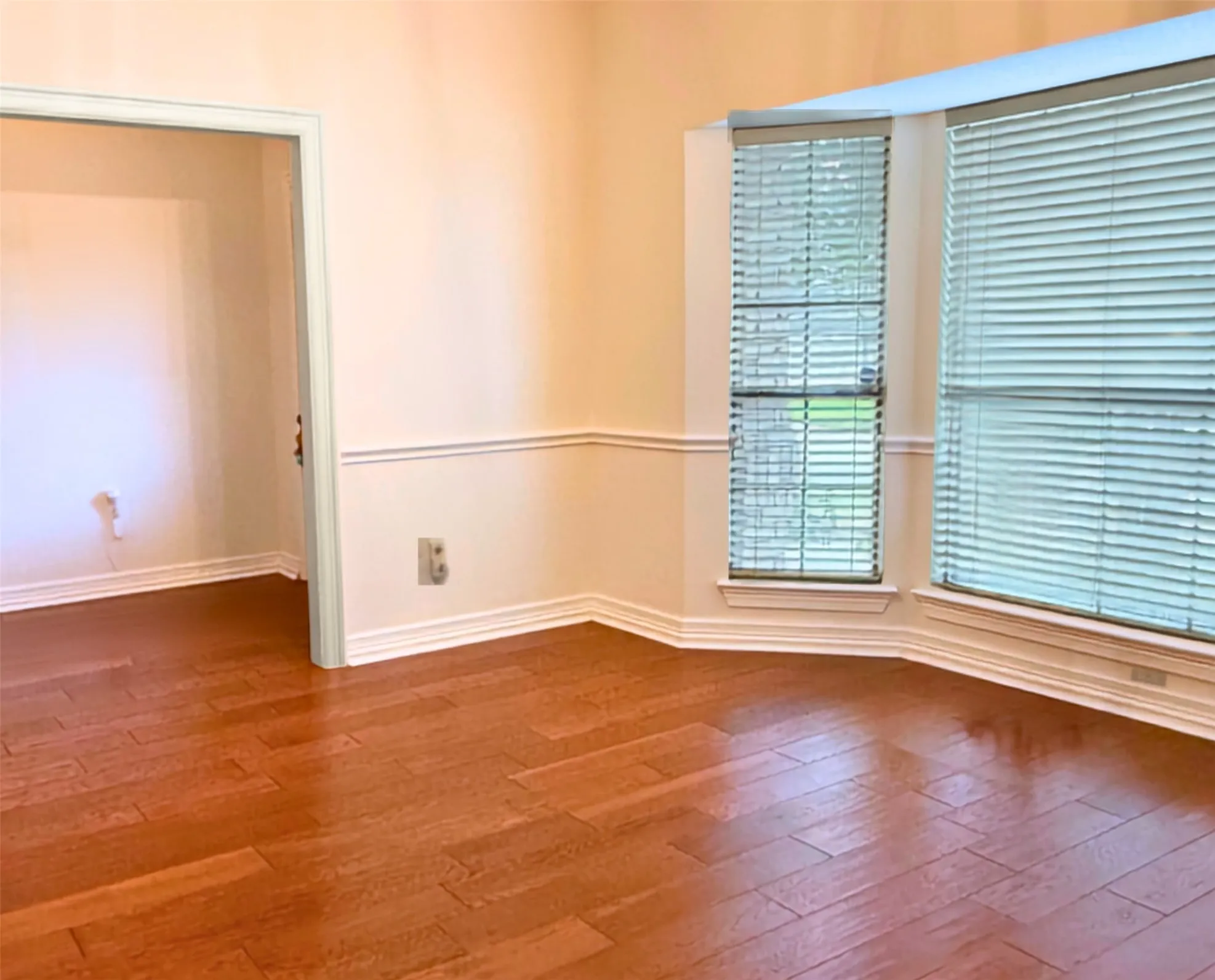 Single Family Residence For Sale in Tarrant County , 6004 Lakehurst Drive, Arlington, Texas 76016, 4 Bedroom, 4 Bathroom, 2 Garage spaces, 3,435 Sqft, built in 1984, mls#21374271, Real Estate Agent in Arlington, Homes For Sale in Tarrant county, Homes For Sale in Arlington, Realtor in Arlington Texas, Real Estate Brokerage Independent Realty Texas, Luminita Cordes Realtor