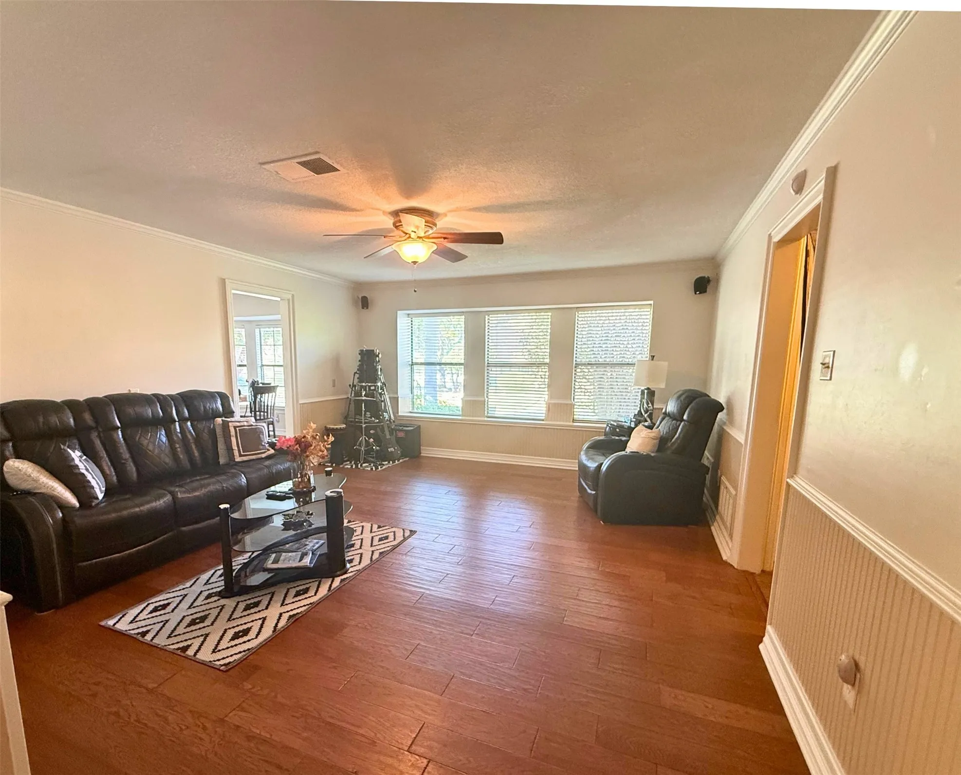 Single Family Residence For Sale in Tarrant County , 6004 Lakehurst Drive, Arlington, Texas 76016, 4 Bedroom, 4 Bathroom, 2 Garage spaces, 3,435 Sqft, built in 1984, mls#21374271, Real Estate Agent in Arlington, Homes For Sale in Tarrant county, Homes For Sale in Arlington, Realtor in Arlington Texas, Real Estate Brokerage Independent Realty Texas, Luminita Cordes Realtor
