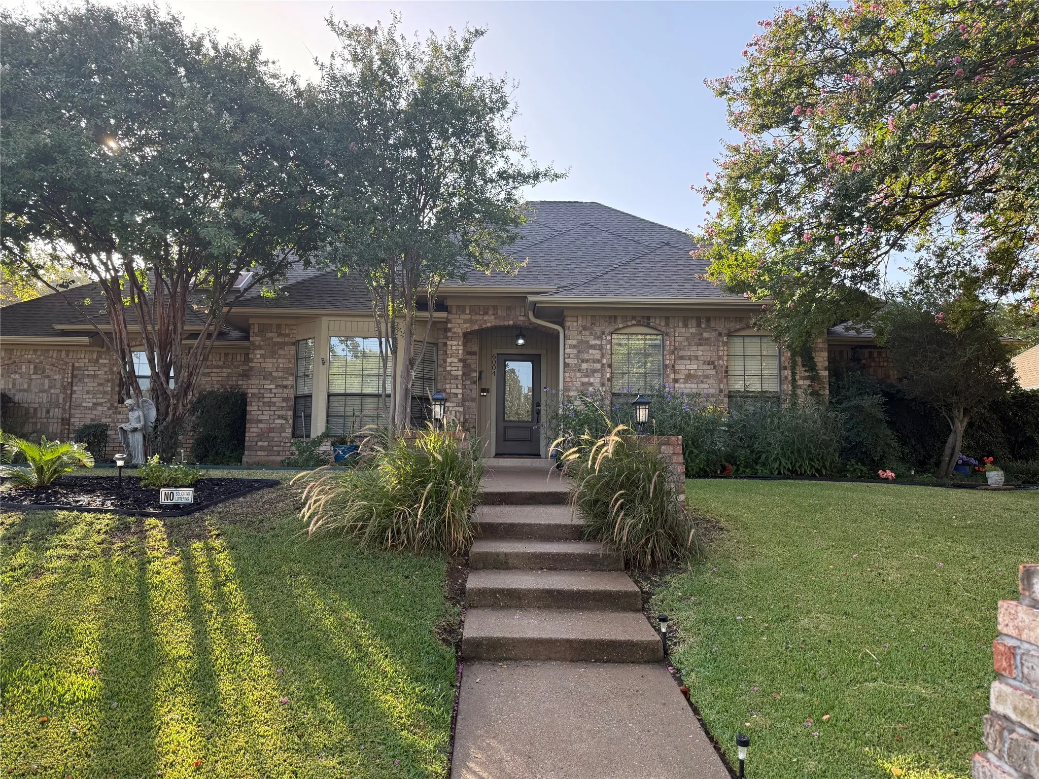 Single Family Residence For Sale in Tarrant County , 6004 Lakehurst Drive, Arlington, Texas 76016, 4 Bedroom, 4 Bathroom, 2 Garage spaces, 3,435 Sqft, built in 1984, mls#21374271, Real Estate Agent in Arlington, Homes For Sale in Tarrant county, Homes For Sale in Arlington, Realtor in Arlington Texas, Real Estate Brokerage Independent Realty Texas, Luminita Cordes Realtor