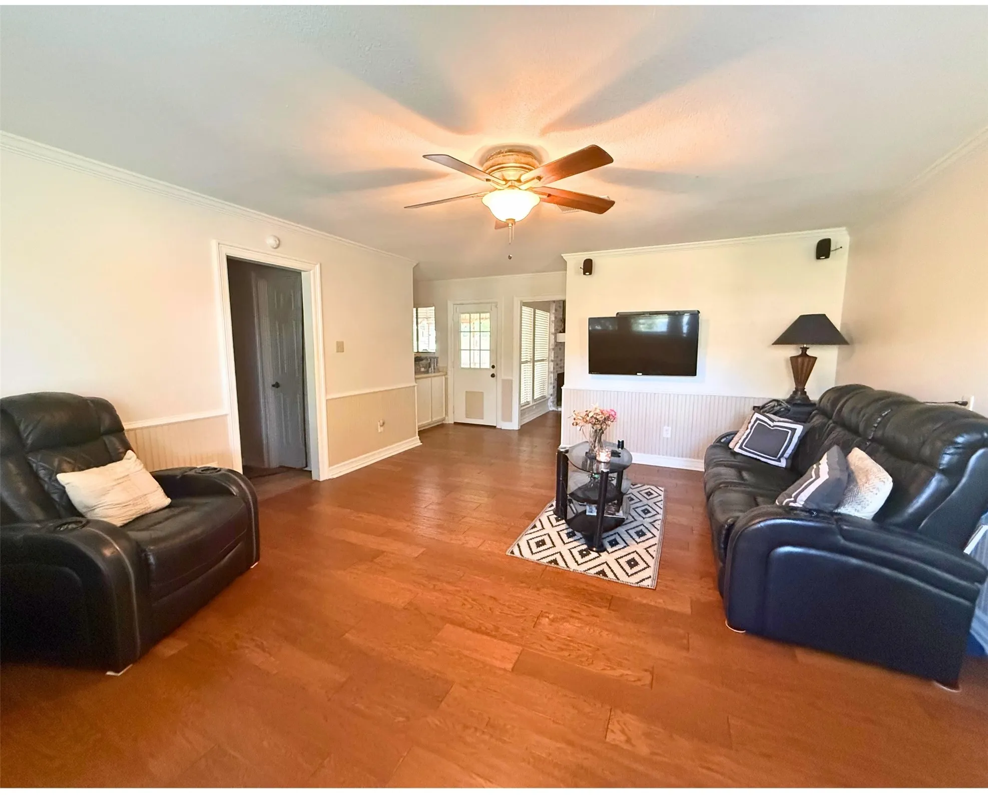 Single Family Residence For Sale in Tarrant County , 6004 Lakehurst Drive, Arlington, Texas 76016, 4 Bedroom, 4 Bathroom, 2 Garage spaces, 3,435 Sqft, built in 1984, mls#21374271, Real Estate Agent in Arlington, Homes For Sale in Tarrant county, Homes For Sale in Arlington, Realtor in Arlington Texas, Real Estate Brokerage Independent Realty Texas, Luminita Cordes Realtor