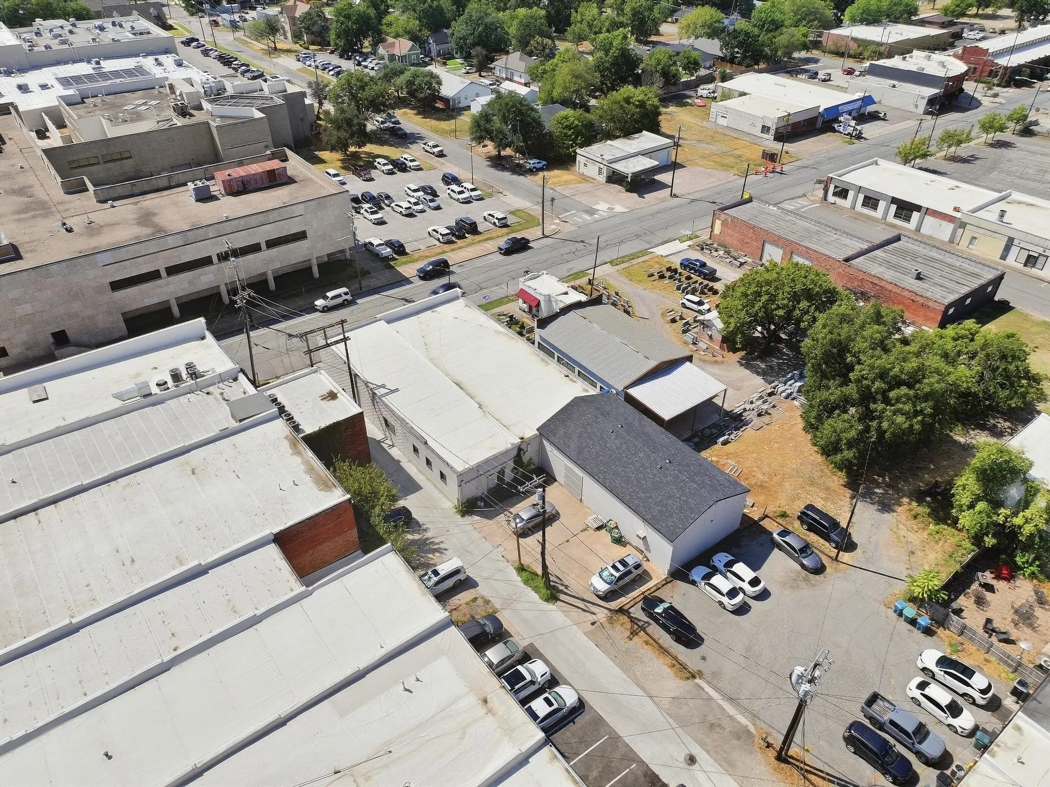 Retail For Sale in Grayson County , 211 W Lamar Street, Sherman, Texas 75090, 0, 0, Garage spaces, 0 Sqft, built in 1940, mls#21391608, Real Estate Agent in Sherman, Homes For Sale in Grayson county, Homes For Sale in Sherman, Realtor in Sherman Texas, Real Estate Brokerage Independent Realty Texas, Luminita Cordes Realtor
