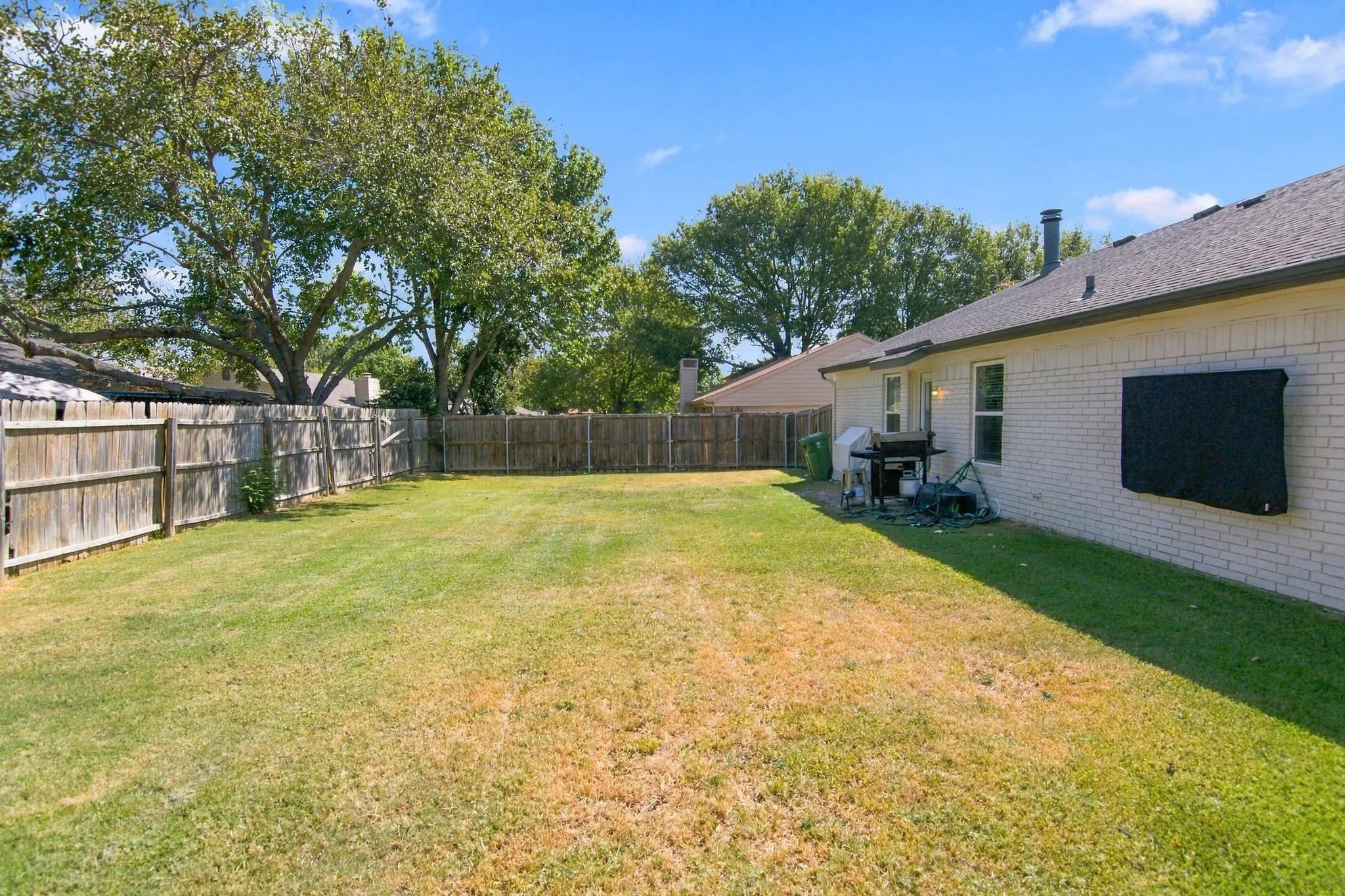 Single Family Residence For Sale in Tarrant County , 831 Beverly Drive, Grapevine, Texas 76051, 3 Bedroom, 2 Bathroom, 2 Garage spaces, 1,458 Sqft, built in 1982, mls#21391609, Real Estate Agent in Grapevine, Homes For Sale in Tarrant county, Homes For Sale in Grapevine, Realtor in Grapevine Texas, Real Estate Brokerage Independent Realty Texas, Luminita Cordes Realtor