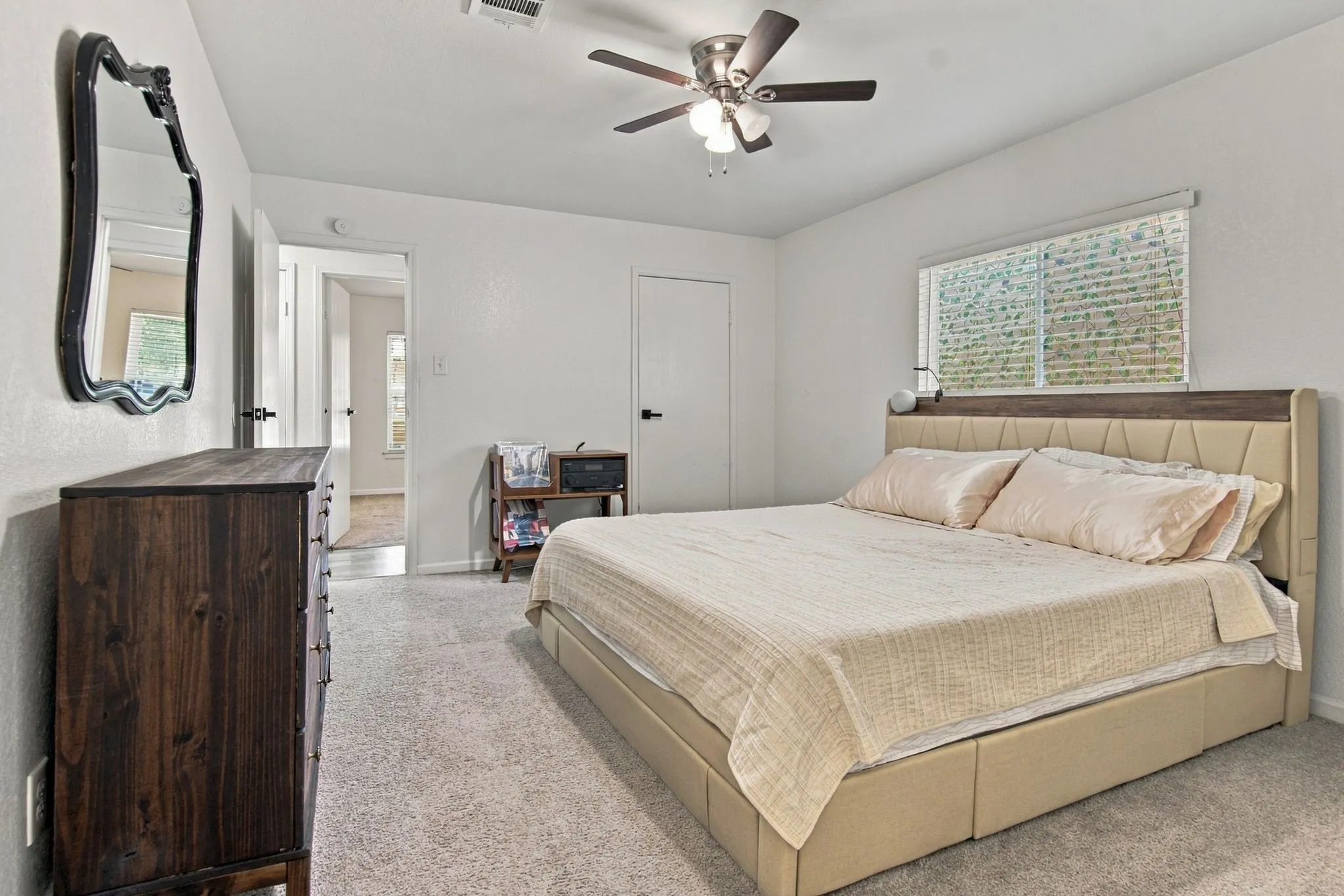 Single Family Residence For Sale in Tarrant County , 831 Beverly Drive, Grapevine, Texas 76051, 3 Bedroom, 2 Bathroom, 2 Garage spaces, 1,458 Sqft, built in 1982, mls#21391609, Real Estate Agent in Grapevine, Homes For Sale in Tarrant county, Homes For Sale in Grapevine, Realtor in Grapevine Texas, Real Estate Brokerage Independent Realty Texas, Luminita Cordes Realtor