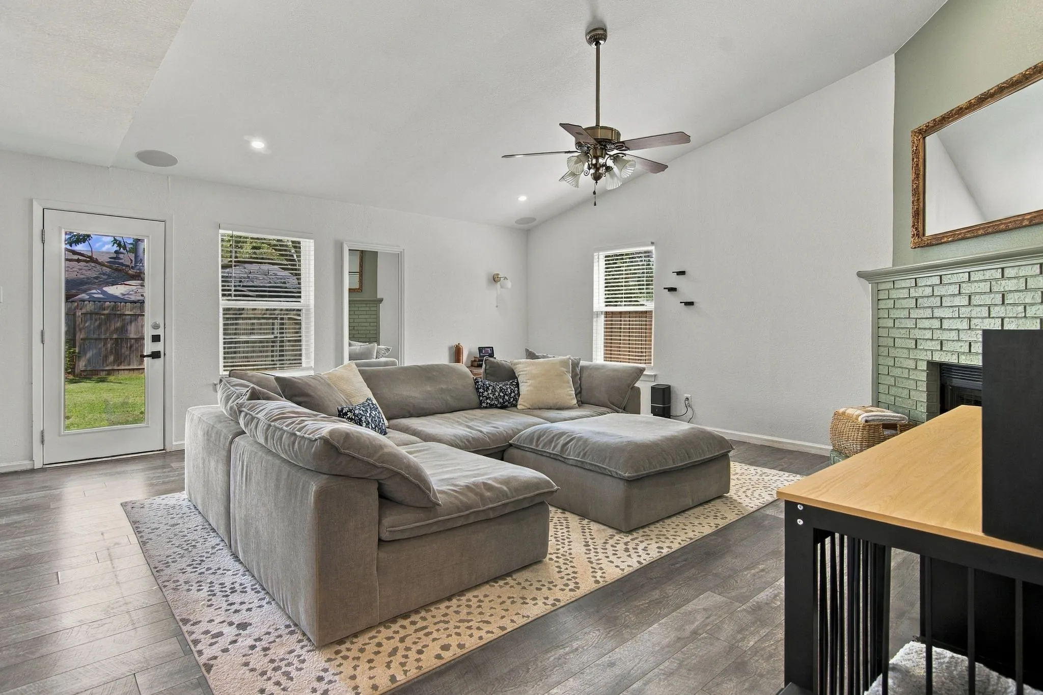 Single Family Residence For Sale in Tarrant County , 831 Beverly Drive, Grapevine, Texas 76051, 3 Bedroom, 2 Bathroom, 2 Garage spaces, 1,458 Sqft, built in 1982, mls#21391609, Real Estate Agent in Grapevine, Homes For Sale in Tarrant county, Homes For Sale in Grapevine, Realtor in Grapevine Texas, Real Estate Brokerage Independent Realty Texas, Luminita Cordes Realtor