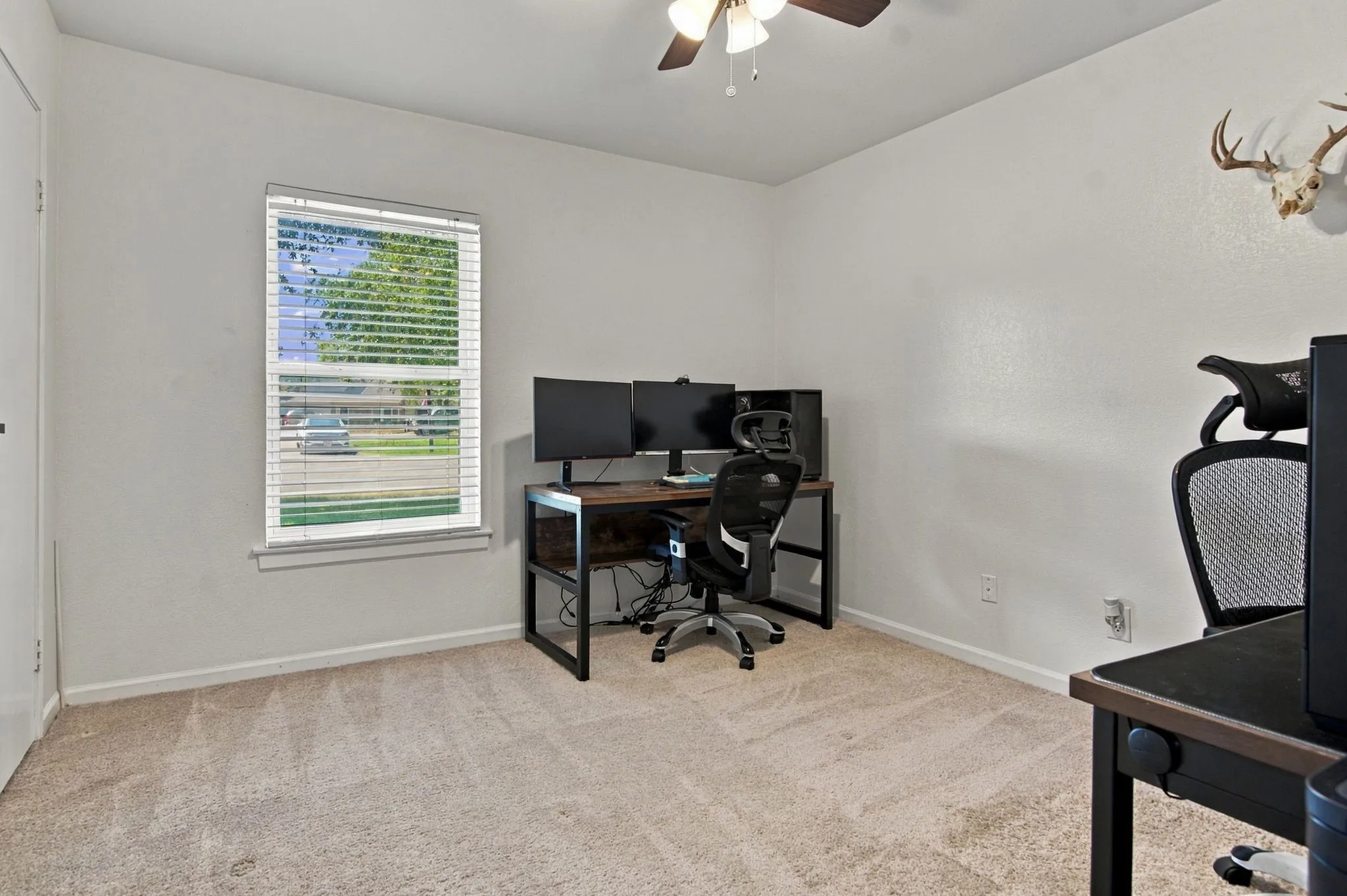 Single Family Residence For Sale in Tarrant County , 831 Beverly Drive, Grapevine, Texas 76051, 3 Bedroom, 2 Bathroom, 2 Garage spaces, 1,458 Sqft, built in 1982, mls#21391609, Real Estate Agent in Grapevine, Homes For Sale in Tarrant county, Homes For Sale in Grapevine, Realtor in Grapevine Texas, Real Estate Brokerage Independent Realty Texas, Luminita Cordes Realtor