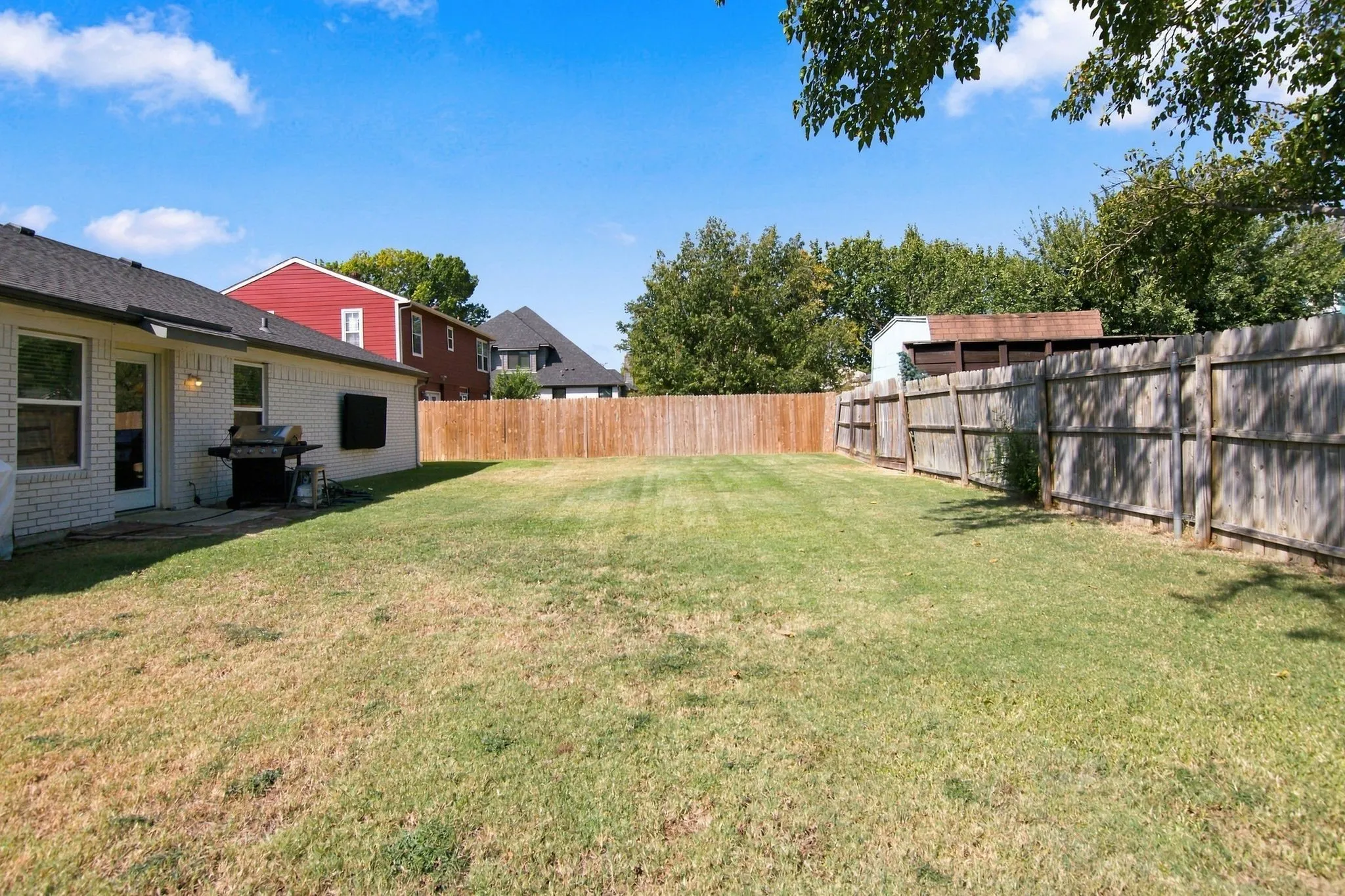 Single Family Residence For Sale in Tarrant County , 831 Beverly Drive, Grapevine, Texas 76051, 3 Bedroom, 2 Bathroom, 2 Garage spaces, 1,458 Sqft, built in 1982, mls#21391609, Real Estate Agent in Grapevine, Homes For Sale in Tarrant county, Homes For Sale in Grapevine, Realtor in Grapevine Texas, Real Estate Brokerage Independent Realty Texas, Luminita Cordes Realtor