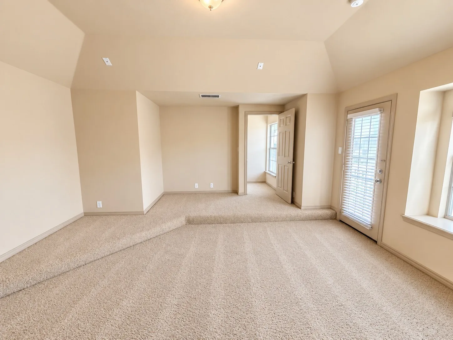 Townhouse For Sale in Tarrant County , 12620 Bay Avenue, Fort Worth, Texas 76040, 3 Bedroom, 3 Bathroom, 1 Garage spaces, 1,763 Sqft, built in 2005, mls#21391348, Real Estate Agent in Fort Worth, Homes For Sale in Tarrant county, Homes For Sale in Fort Worth, Realtor in Fort Worth Texas, Real Estate Brokerage Independent Realty Texas, Luminita Cordes Realtor