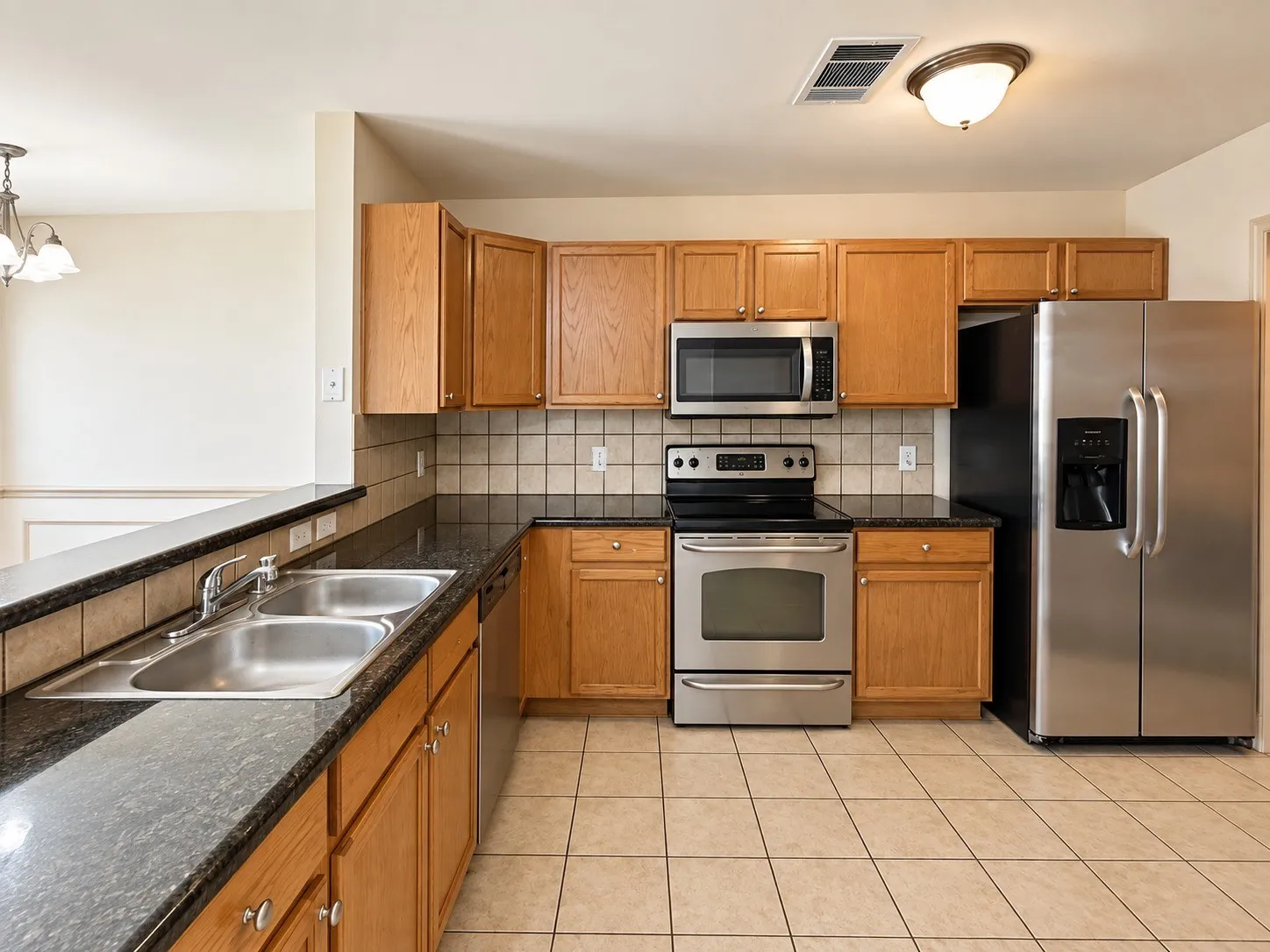Townhouse For Sale in Tarrant County , 12620 Bay Avenue, Fort Worth, Texas 76040, 3 Bedroom, 3 Bathroom, 1 Garage spaces, 1,763 Sqft, built in 2005, mls#21391348, Real Estate Agent in Fort Worth, Homes For Sale in Tarrant county, Homes For Sale in Fort Worth, Realtor in Fort Worth Texas, Real Estate Brokerage Independent Realty Texas, Luminita Cordes Realtor