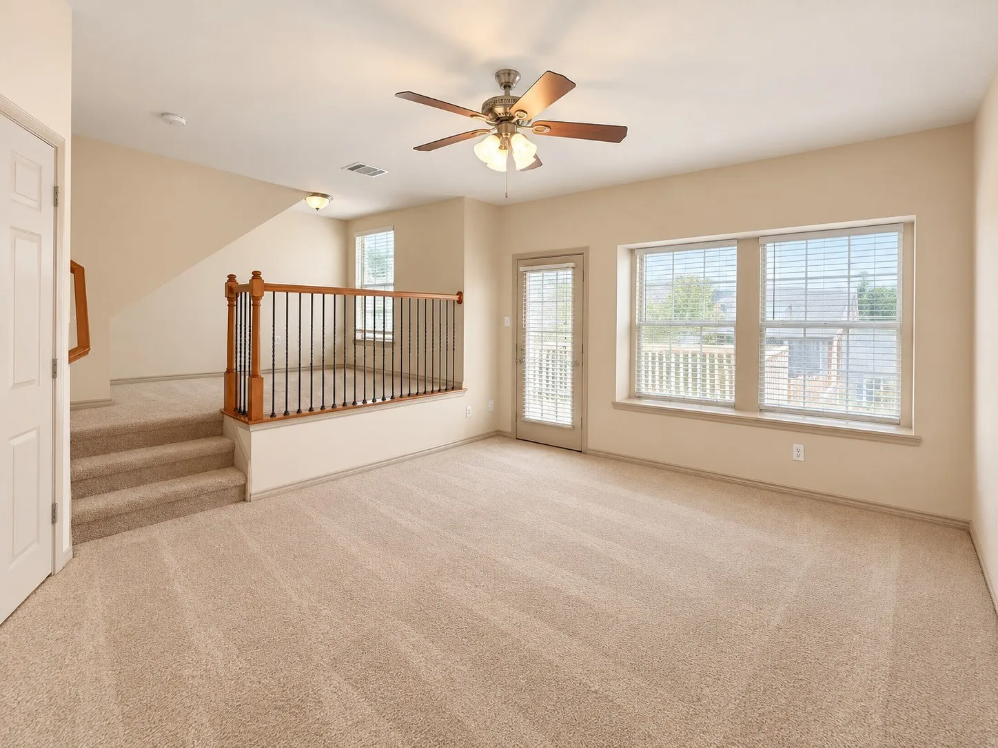 Townhouse For Sale in Tarrant County , 12620 Bay Avenue, Fort Worth, Texas 76040, 3 Bedroom, 3 Bathroom, 1 Garage spaces, 1,763 Sqft, built in 2005, mls#21391348, Real Estate Agent in Fort Worth, Homes For Sale in Tarrant county, Homes For Sale in Fort Worth, Realtor in Fort Worth Texas, Real Estate Brokerage Independent Realty Texas, Luminita Cordes Realtor