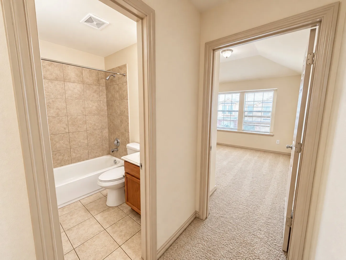 Townhouse For Sale in Tarrant County , 12620 Bay Avenue, Fort Worth, Texas 76040, 3 Bedroom, 3 Bathroom, 1 Garage spaces, 1,763 Sqft, built in 2005, mls#21391348, Real Estate Agent in Fort Worth, Homes For Sale in Tarrant county, Homes For Sale in Fort Worth, Realtor in Fort Worth Texas, Real Estate Brokerage Independent Realty Texas, Luminita Cordes Realtor