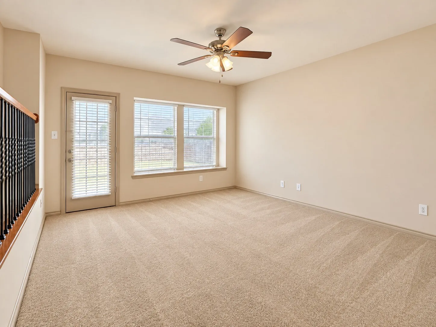 Townhouse For Sale in Tarrant County , 12620 Bay Avenue, Fort Worth, Texas 76040, 3 Bedroom, 3 Bathroom, 1 Garage spaces, 1,763 Sqft, built in 2005, mls#21391348, Real Estate Agent in Fort Worth, Homes For Sale in Tarrant county, Homes For Sale in Fort Worth, Realtor in Fort Worth Texas, Real Estate Brokerage Independent Realty Texas, Luminita Cordes Realtor