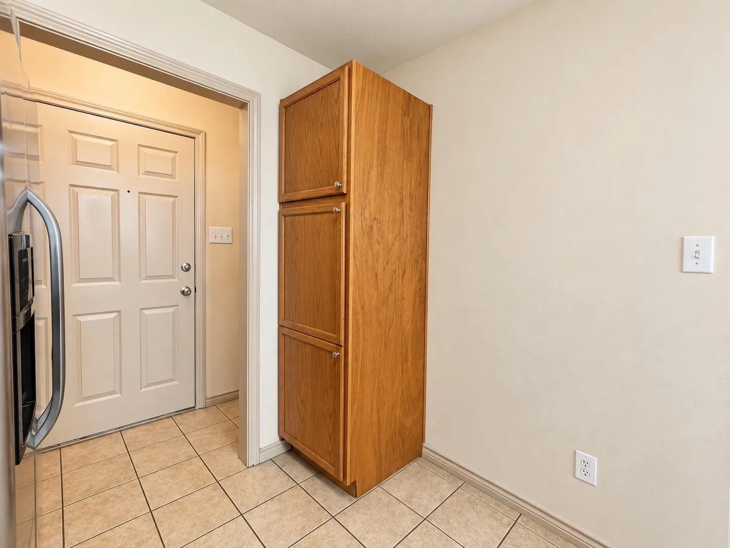 Townhouse For Sale in Tarrant County , 12620 Bay Avenue, Fort Worth, Texas 76040, 3 Bedroom, 3 Bathroom, 1 Garage spaces, 1,763 Sqft, built in 2005, mls#21391348, Real Estate Agent in Fort Worth, Homes For Sale in Tarrant county, Homes For Sale in Fort Worth, Realtor in Fort Worth Texas, Real Estate Brokerage Independent Realty Texas, Luminita Cordes Realtor