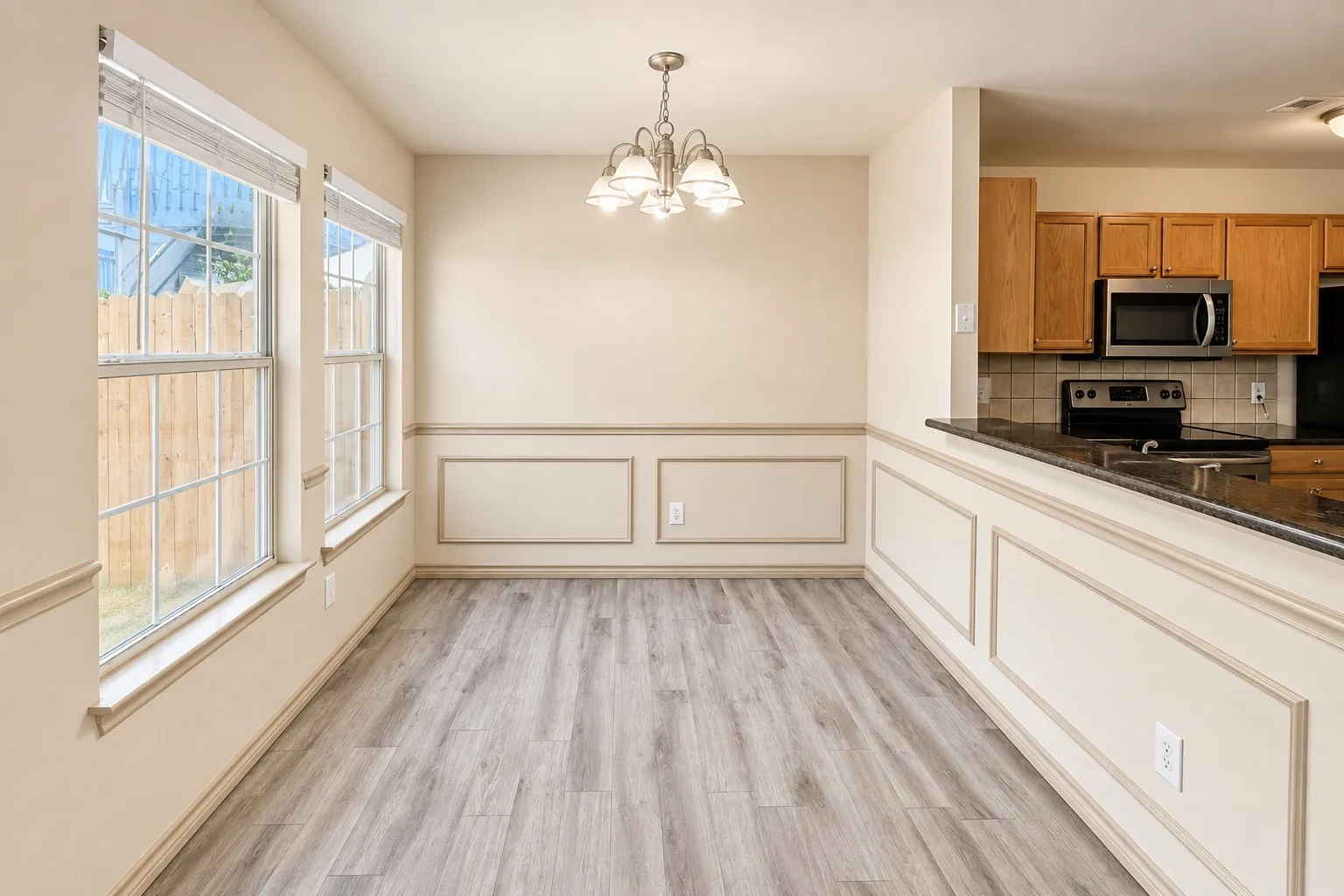 Townhouse For Sale in Tarrant County , 12620 Bay Avenue, Fort Worth, Texas 76040, 3 Bedroom, 3 Bathroom, 1 Garage spaces, 1,763 Sqft, built in 2005, mls#21391348, Real Estate Agent in Fort Worth, Homes For Sale in Tarrant county, Homes For Sale in Fort Worth, Realtor in Fort Worth Texas, Real Estate Brokerage Independent Realty Texas, Luminita Cordes Realtor