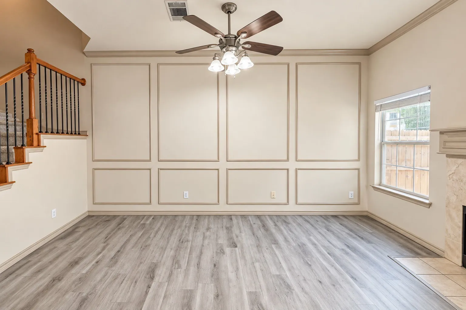Townhouse For Sale in Tarrant County , 12620 Bay Avenue, Fort Worth, Texas 76040, 3 Bedroom, 3 Bathroom, 1 Garage spaces, 1,763 Sqft, built in 2005, mls#21391348, Real Estate Agent in Fort Worth, Homes For Sale in Tarrant county, Homes For Sale in Fort Worth, Realtor in Fort Worth Texas, Real Estate Brokerage Independent Realty Texas, Luminita Cordes Realtor