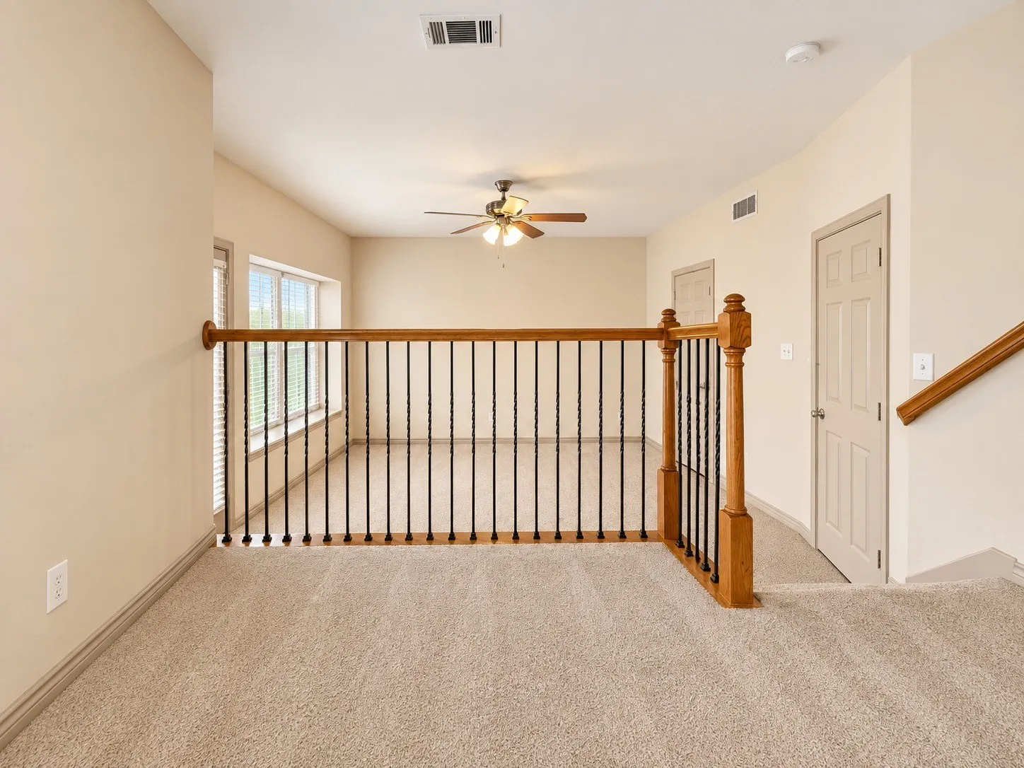 Townhouse For Sale in Tarrant County , 12620 Bay Avenue, Fort Worth, Texas 76040, 3 Bedroom, 3 Bathroom, 1 Garage spaces, 1,763 Sqft, built in 2005, mls#21391348, Real Estate Agent in Fort Worth, Homes For Sale in Tarrant county, Homes For Sale in Fort Worth, Realtor in Fort Worth Texas, Real Estate Brokerage Independent Realty Texas, Luminita Cordes Realtor