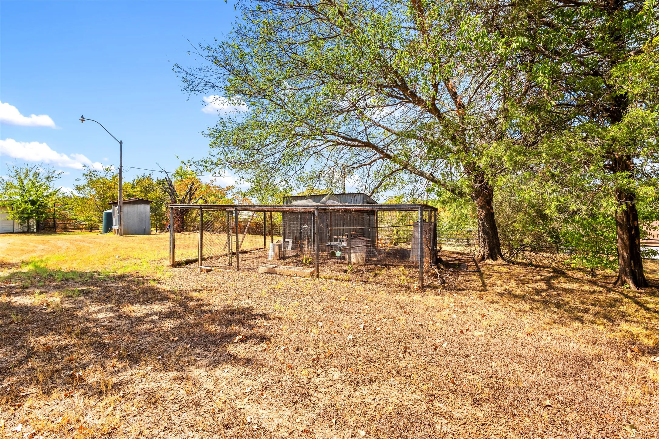 Single Family Residence For Sale in Grayson County , 668 Cleve Cole Road, Denison, Texas 75021, 3 Bedroom, 3 Bathroom, 4 Garage spaces, 2,204 Sqft, built in 1986, mls#21391520, Real Estate Agent in Denison, Homes For Sale in Grayson county, Homes For Sale in Denison, Realtor in Denison Texas, Real Estate Brokerage Independent Realty Texas, Luminita Cordes Realtor