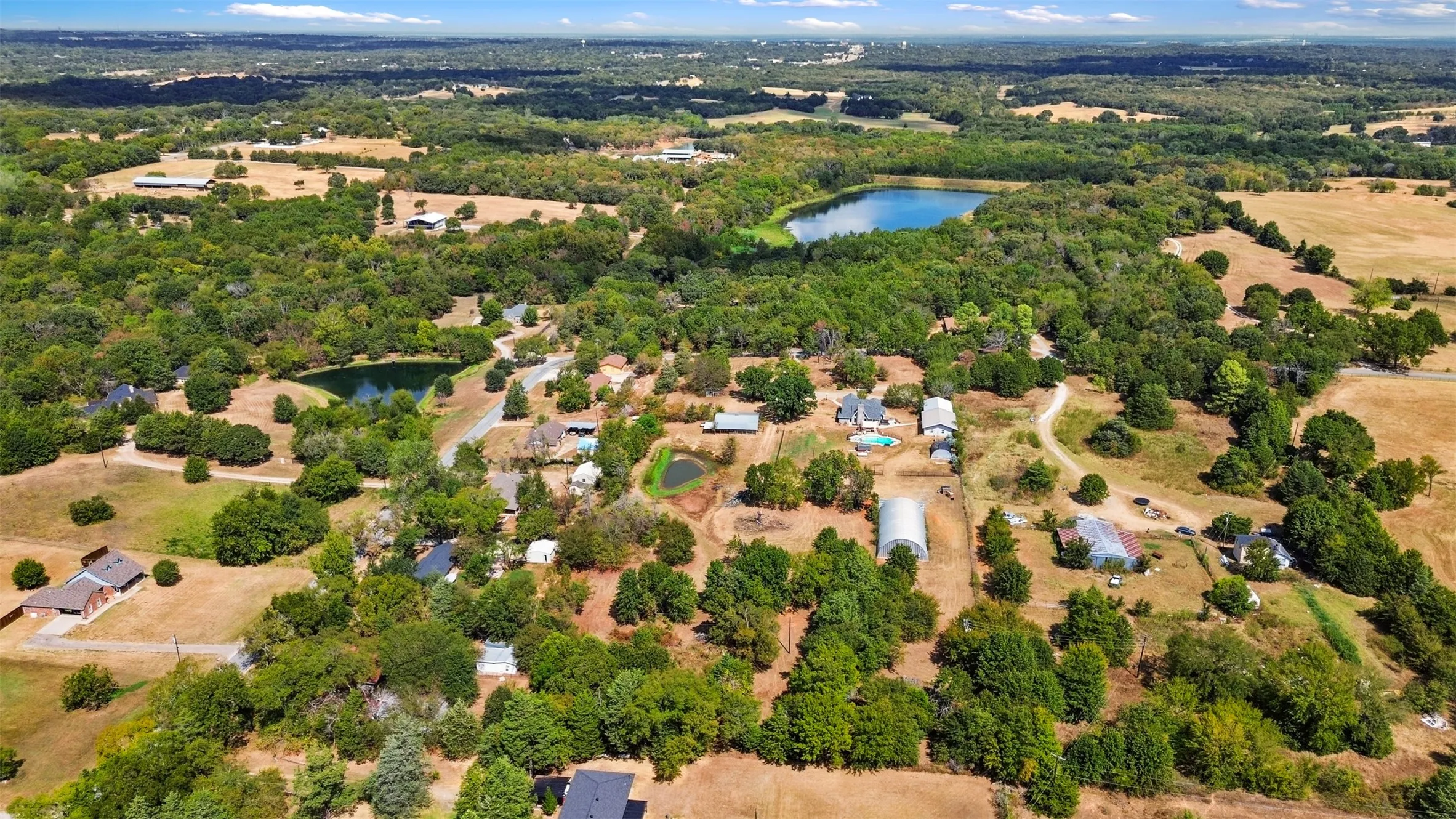 Single Family Residence For Sale in Grayson County , 668 Cleve Cole Road, Denison, Texas 75021, 3 Bedroom, 3 Bathroom, 4 Garage spaces, 2,204 Sqft, built in 1986, mls#21391520, Real Estate Agent in Denison, Homes For Sale in Grayson county, Homes For Sale in Denison, Realtor in Denison Texas, Real Estate Brokerage Independent Realty Texas, Luminita Cordes Realtor
