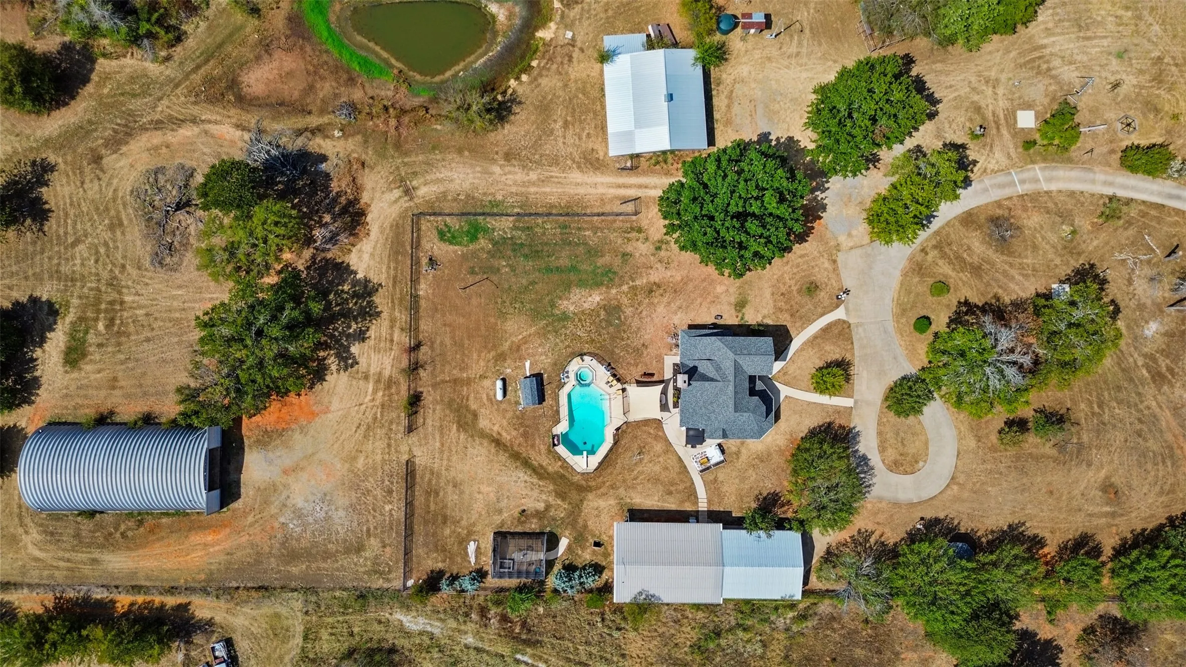 Single Family Residence For Sale in Grayson County , 668 Cleve Cole Road, Denison, Texas 75021, 3 Bedroom, 3 Bathroom, 4 Garage spaces, 2,204 Sqft, built in 1986, mls#21391520, Real Estate Agent in Denison, Homes For Sale in Grayson county, Homes For Sale in Denison, Realtor in Denison Texas, Real Estate Brokerage Independent Realty Texas, Luminita Cordes Realtor