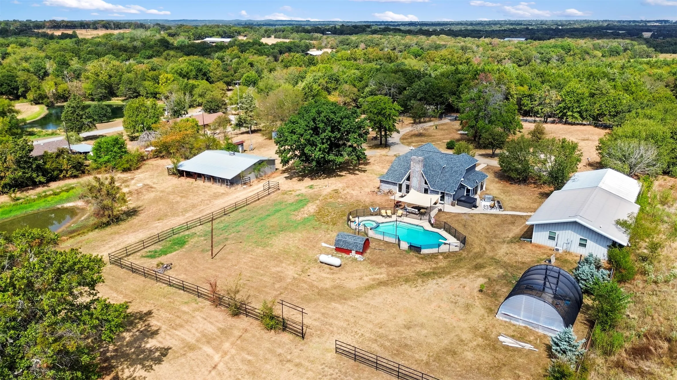 Single Family Residence For Sale in Grayson County , 668 Cleve Cole Road, Denison, Texas 75021, 3 Bedroom, 3 Bathroom, 4 Garage spaces, 2,204 Sqft, built in 1986, mls#21391520, Real Estate Agent in Denison, Homes For Sale in Grayson county, Homes For Sale in Denison, Realtor in Denison Texas, Real Estate Brokerage Independent Realty Texas, Luminita Cordes Realtor