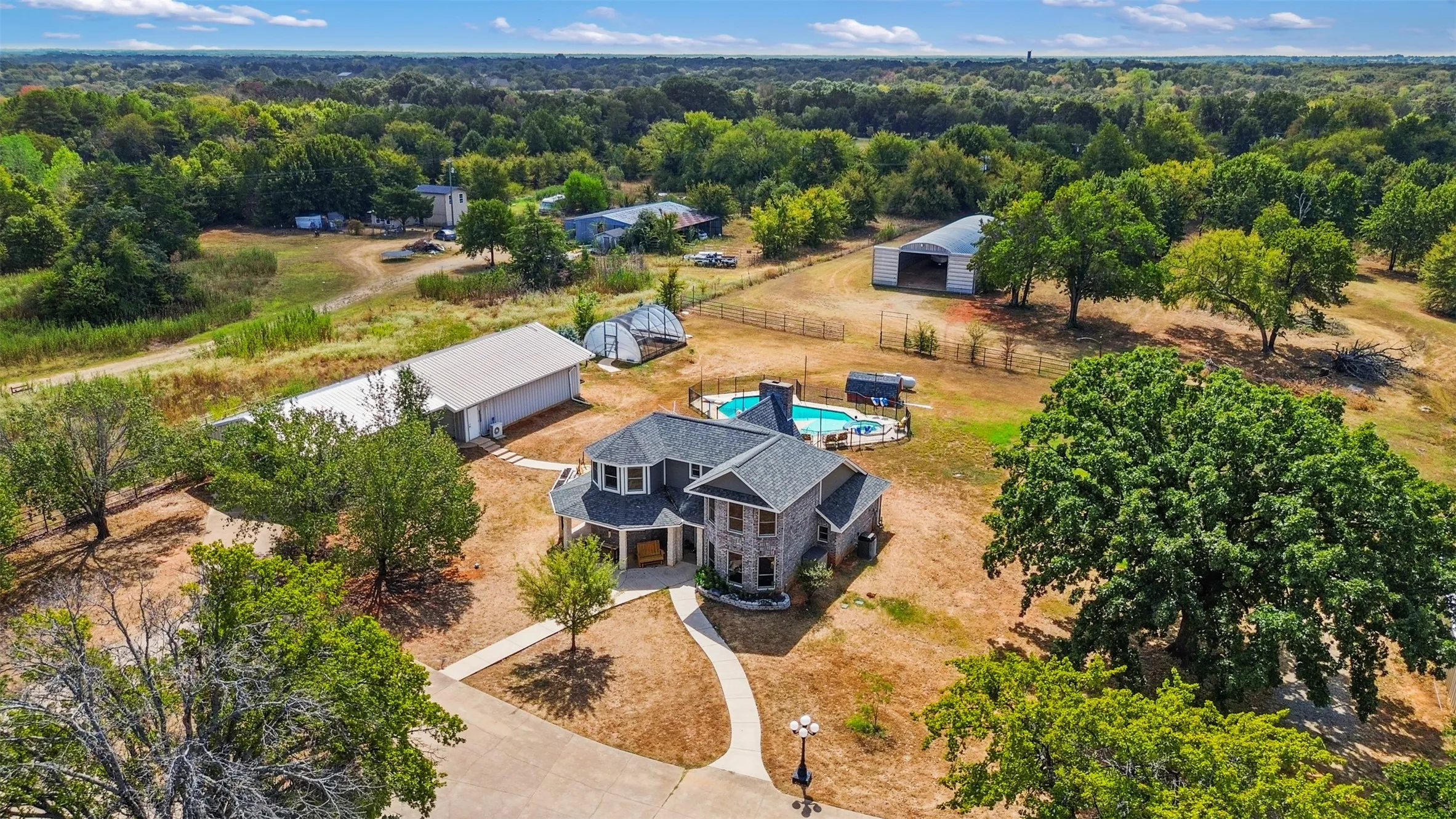 Single Family Residence For Sale in Grayson County , 668 Cleve Cole Road, Denison, Texas 75021, 3 Bedroom, 3 Bathroom, 4 Garage spaces, 2,204 Sqft, built in 1986, mls#21391520, Real Estate Agent in Denison, Homes For Sale in Grayson county, Homes For Sale in Denison, Realtor in Denison Texas, Real Estate Brokerage Independent Realty Texas, Luminita Cordes Realtor