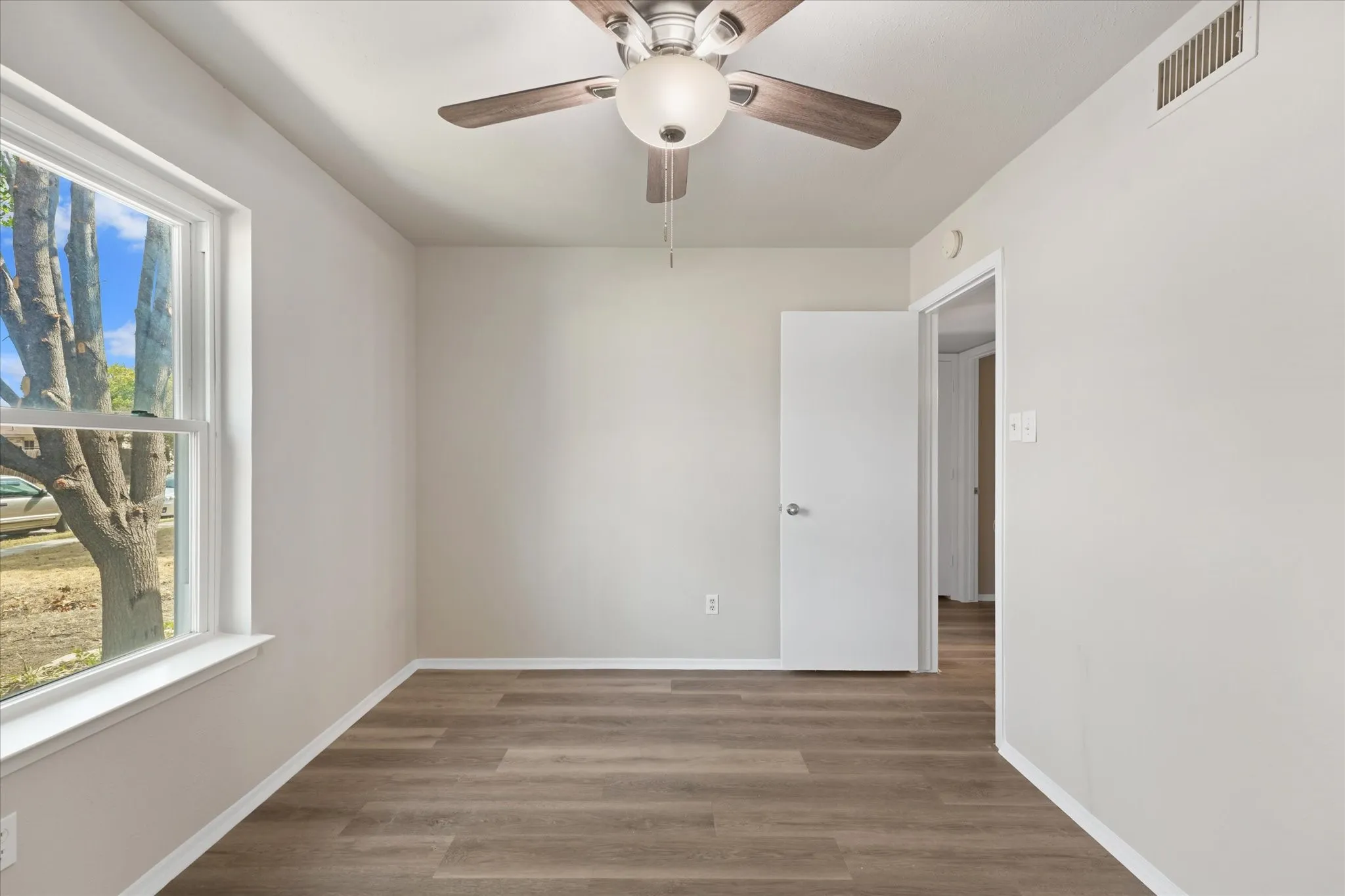 Single Family Residence For Sale in Tarrant County , 6429 Yarmouth Avenue, North Richland Hills, Texas 76182, 3 Bedroom, 2 Bathroom, 1 Garage spaces, 1,288 Sqft, built in 1977, mls#21391606, Real Estate Agent in North Richland Hills, Homes For Sale in Tarrant county, Homes For Sale in North Richland Hills, Realtor in North Richland Hills Texas, Real Estate Brokerage Independent Realty Texas, Luminita Cordes Realtor