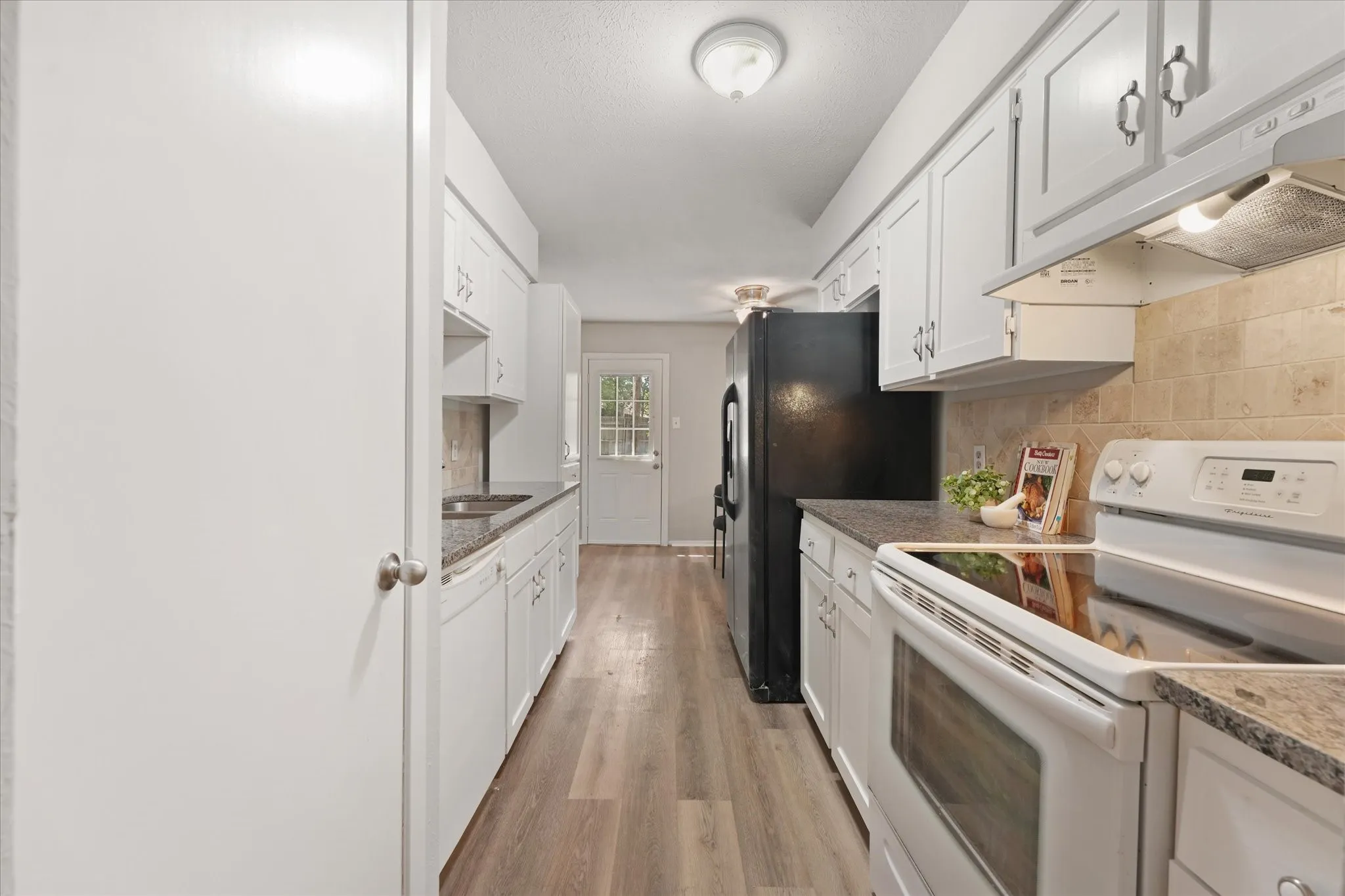 Single Family Residence For Sale in Tarrant County , 6429 Yarmouth Avenue, North Richland Hills, Texas 76182, 3 Bedroom, 2 Bathroom, 1 Garage spaces, 1,288 Sqft, built in 1977, mls#21391606, Real Estate Agent in North Richland Hills, Homes For Sale in Tarrant county, Homes For Sale in North Richland Hills, Realtor in North Richland Hills Texas, Real Estate Brokerage Independent Realty Texas, Luminita Cordes Realtor