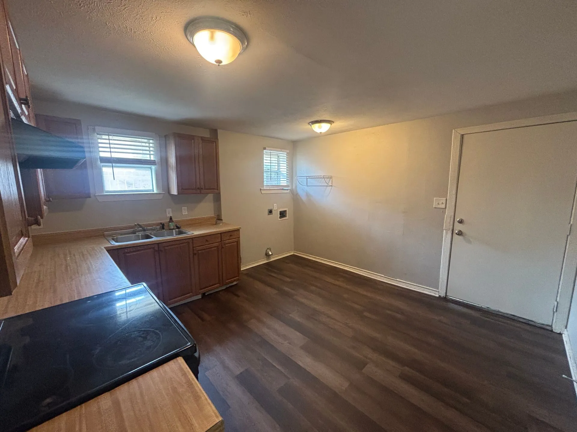 Duplex For Rent in Denton County , 521 Ruth Street A, Denton, Texas 76205, 2 Bedroom, 2 Bathroom, Garage spaces, 1,000 Sqft, built in 1959, mls#21391619, Real Estate Agent in Denton, Homes For Rent in Denton county, Homes For Rent in Denton, Realtor in Denton Texas, Real Estate Brokerage Independent Realty Texas, Luminita Cordes Realtor