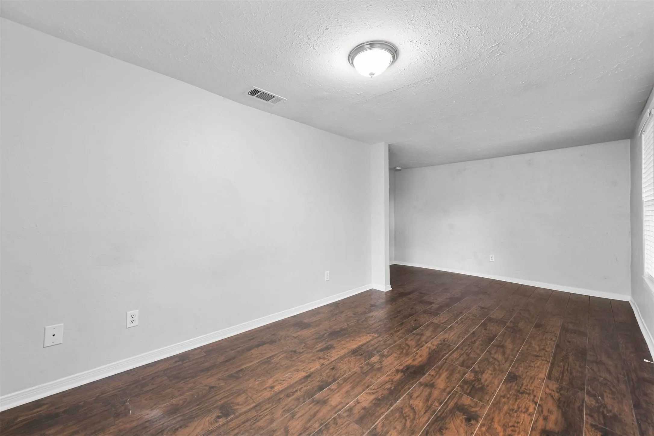 Duplex For Rent in Denton County , 521 Ruth Street A, Denton, Texas 76205, 2 Bedroom, 2 Bathroom, Garage spaces, 1,000 Sqft, built in 1959, mls#21391619, Real Estate Agent in Denton, Homes For Rent in Denton county, Homes For Rent in Denton, Realtor in Denton Texas, Real Estate Brokerage Independent Realty Texas, Luminita Cordes Realtor