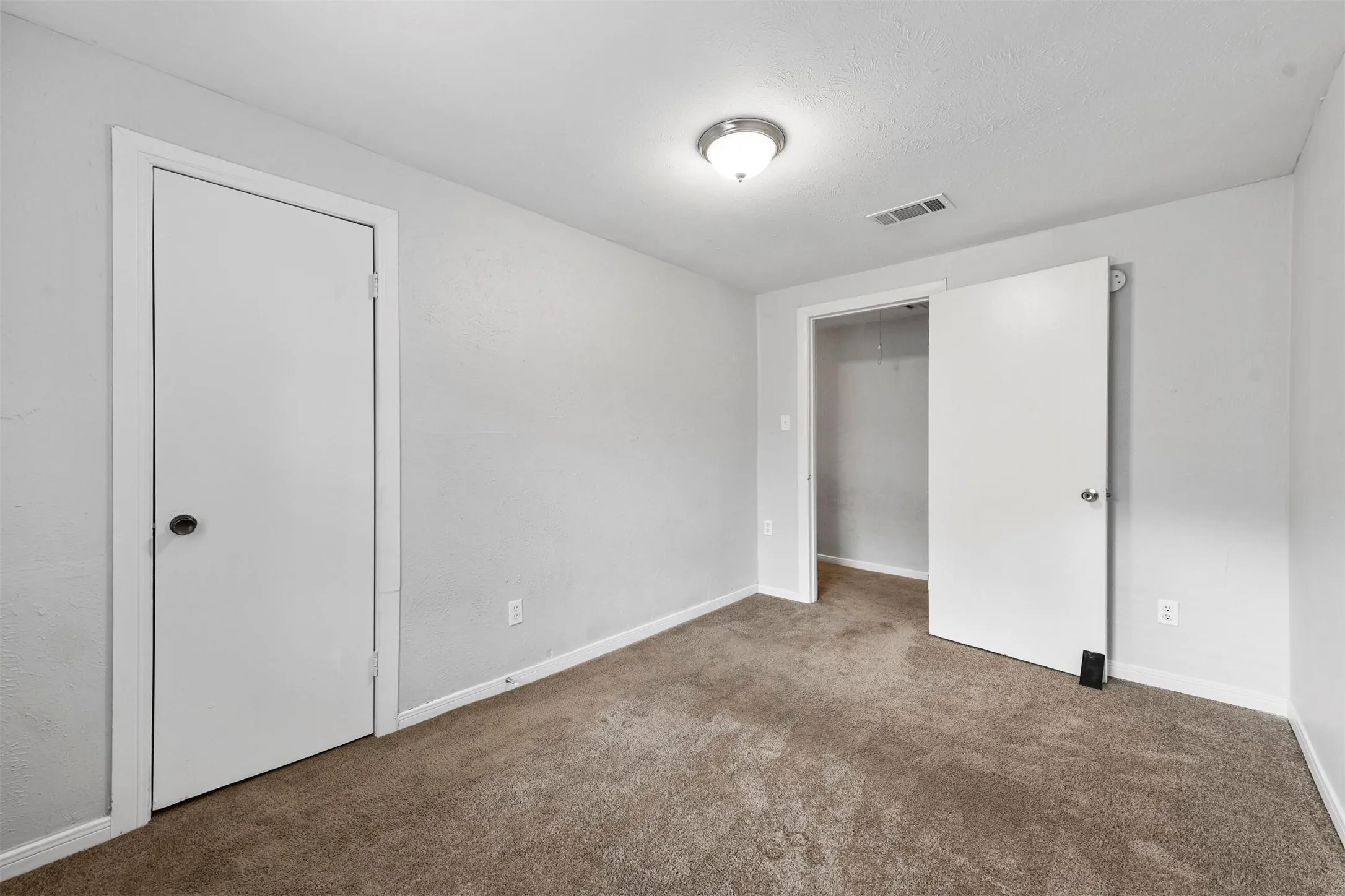 Duplex For Rent in Denton County , 521 Ruth Street A, Denton, Texas 76205, 2 Bedroom, 2 Bathroom, Garage spaces, 1,000 Sqft, built in 1959, mls#21391619, Real Estate Agent in Denton, Homes For Rent in Denton county, Homes For Rent in Denton, Realtor in Denton Texas, Real Estate Brokerage Independent Realty Texas, Luminita Cordes Realtor