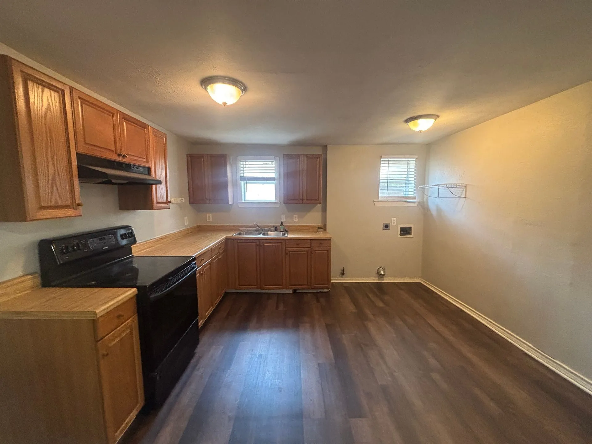 Duplex For Rent in Denton County , 521 Ruth Street A, Denton, Texas 76205, 2 Bedroom, 2 Bathroom, Garage spaces, 1,000 Sqft, built in 1959, mls#21391619, Real Estate Agent in Denton, Homes For Rent in Denton county, Homes For Rent in Denton, Realtor in Denton Texas, Real Estate Brokerage Independent Realty Texas, Luminita Cordes Realtor