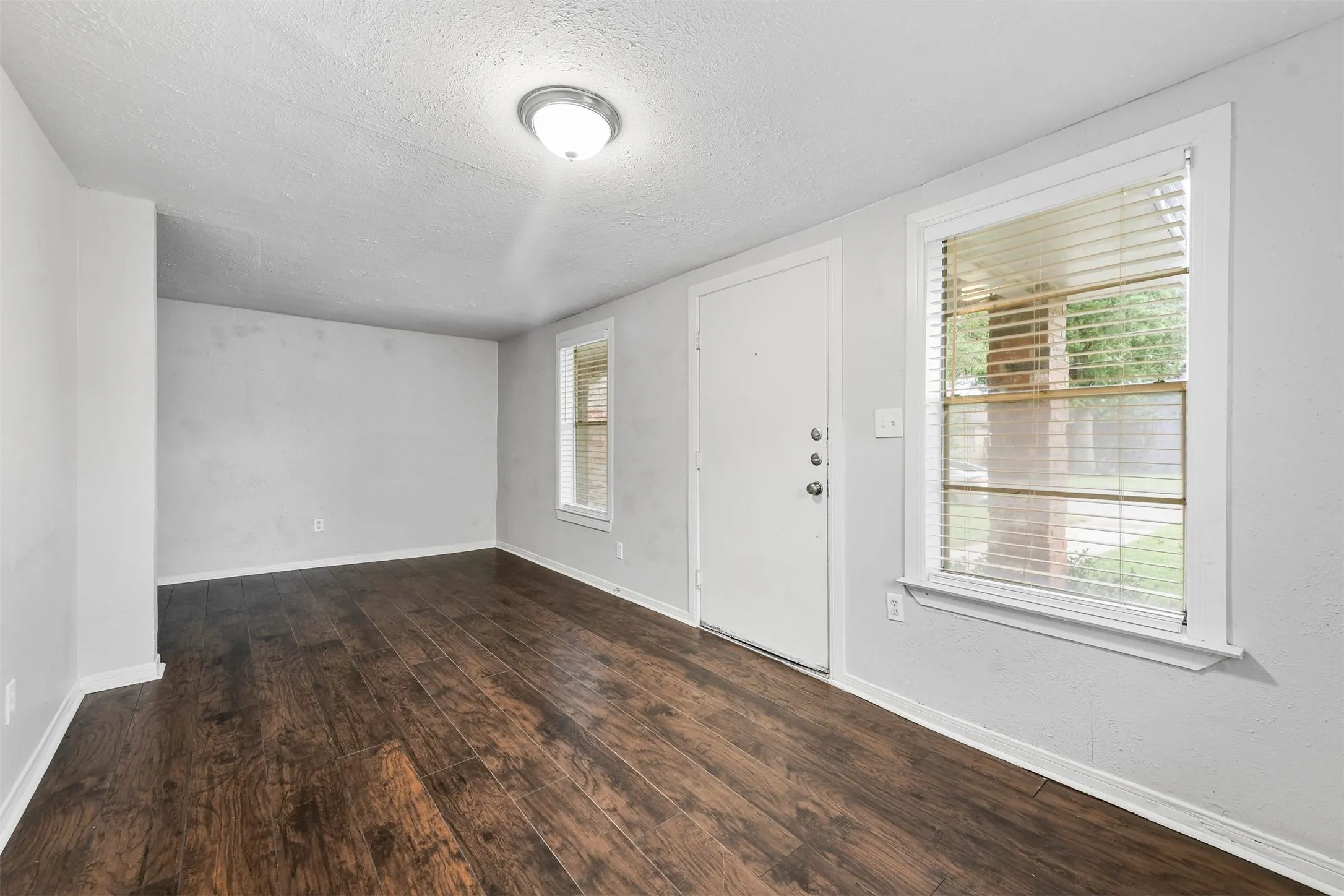 Duplex For Rent in Denton County , 521 Ruth Street A, Denton, Texas 76205, 2 Bedroom, 2 Bathroom, Garage spaces, 1,000 Sqft, built in 1959, mls#21391619, Real Estate Agent in Denton, Homes For Rent in Denton county, Homes For Rent in Denton, Realtor in Denton Texas, Real Estate Brokerage Independent Realty Texas, Luminita Cordes Realtor
