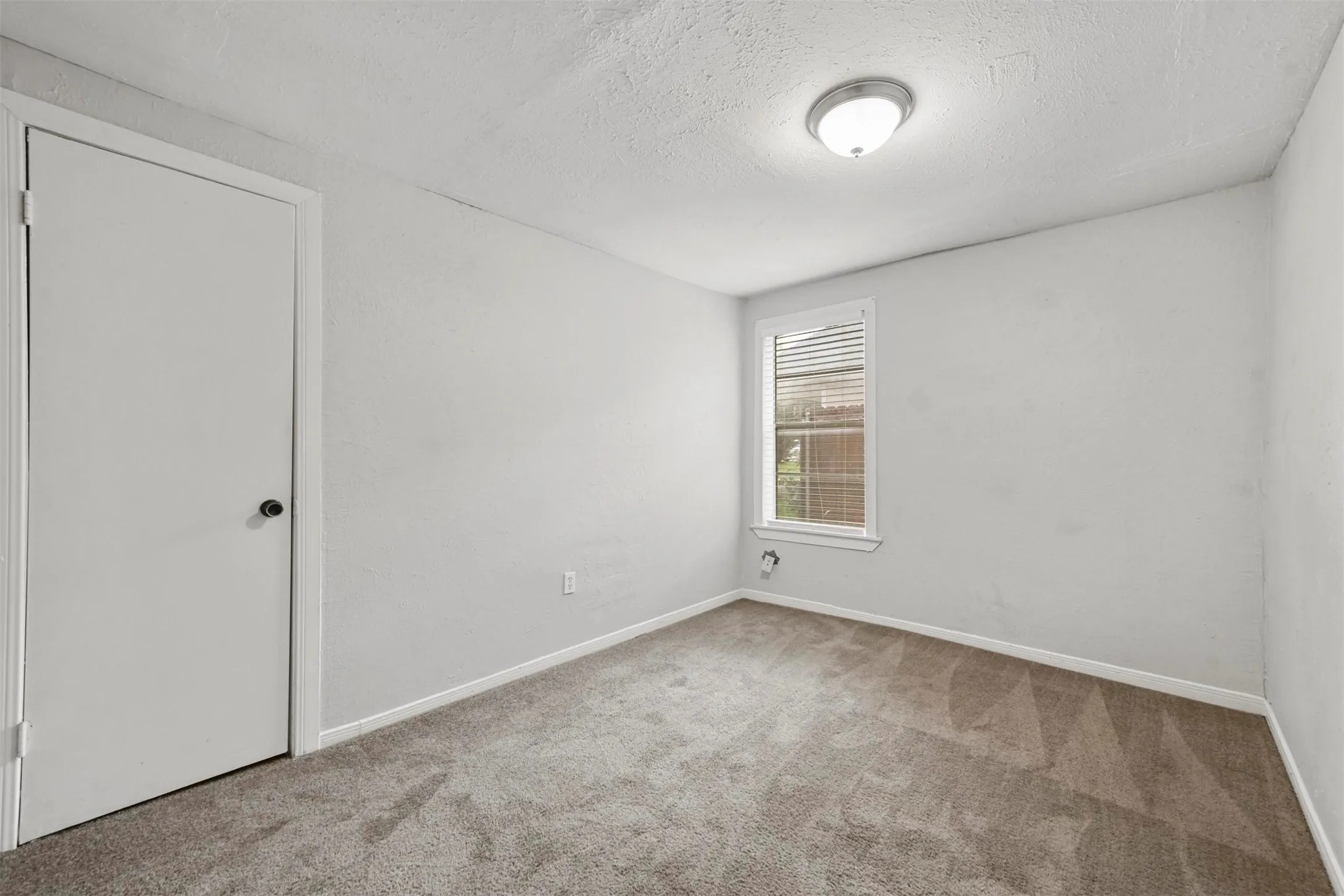 Duplex For Rent in Denton County , 521 Ruth Street A, Denton, Texas 76205, 2 Bedroom, 2 Bathroom, Garage spaces, 1,000 Sqft, built in 1959, mls#21391619, Real Estate Agent in Denton, Homes For Rent in Denton county, Homes For Rent in Denton, Realtor in Denton Texas, Real Estate Brokerage Independent Realty Texas, Luminita Cordes Realtor