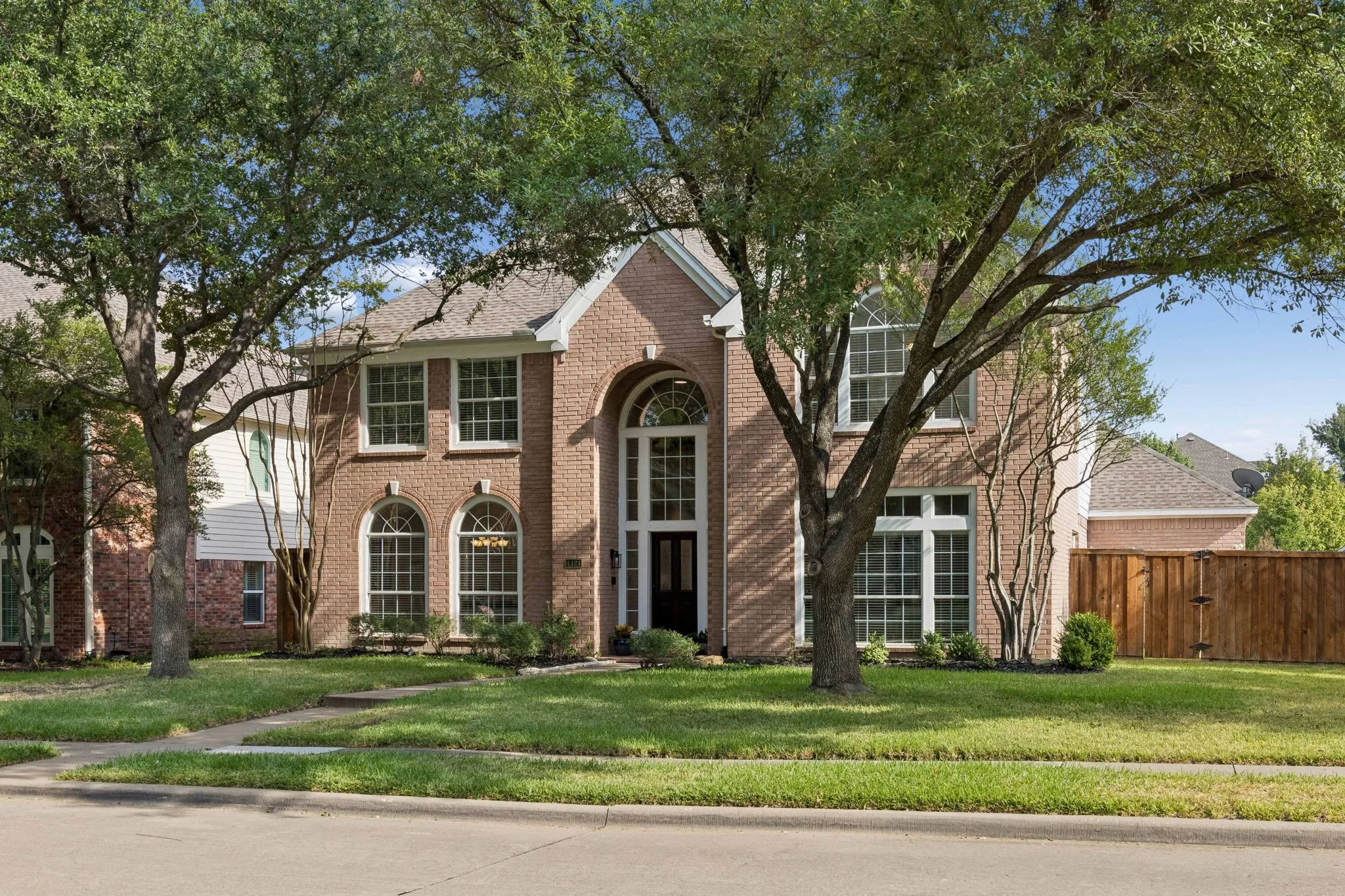 Single Family Residence For Sale in Collin County , 4424 Courtney Lane, Richardson, Texas 75082, 4 Bedroom, 3 Bathroom, 3 Garage spaces, 3,436 Sqft, built in 1995, mls#21390683, Real Estate Agent in Richardson, Homes For Sale in Collin county, Homes For Sale in Richardson, Realtor in Richardson Texas, Real Estate Brokerage Independent Realty Texas, Luminita Cordes Realtor