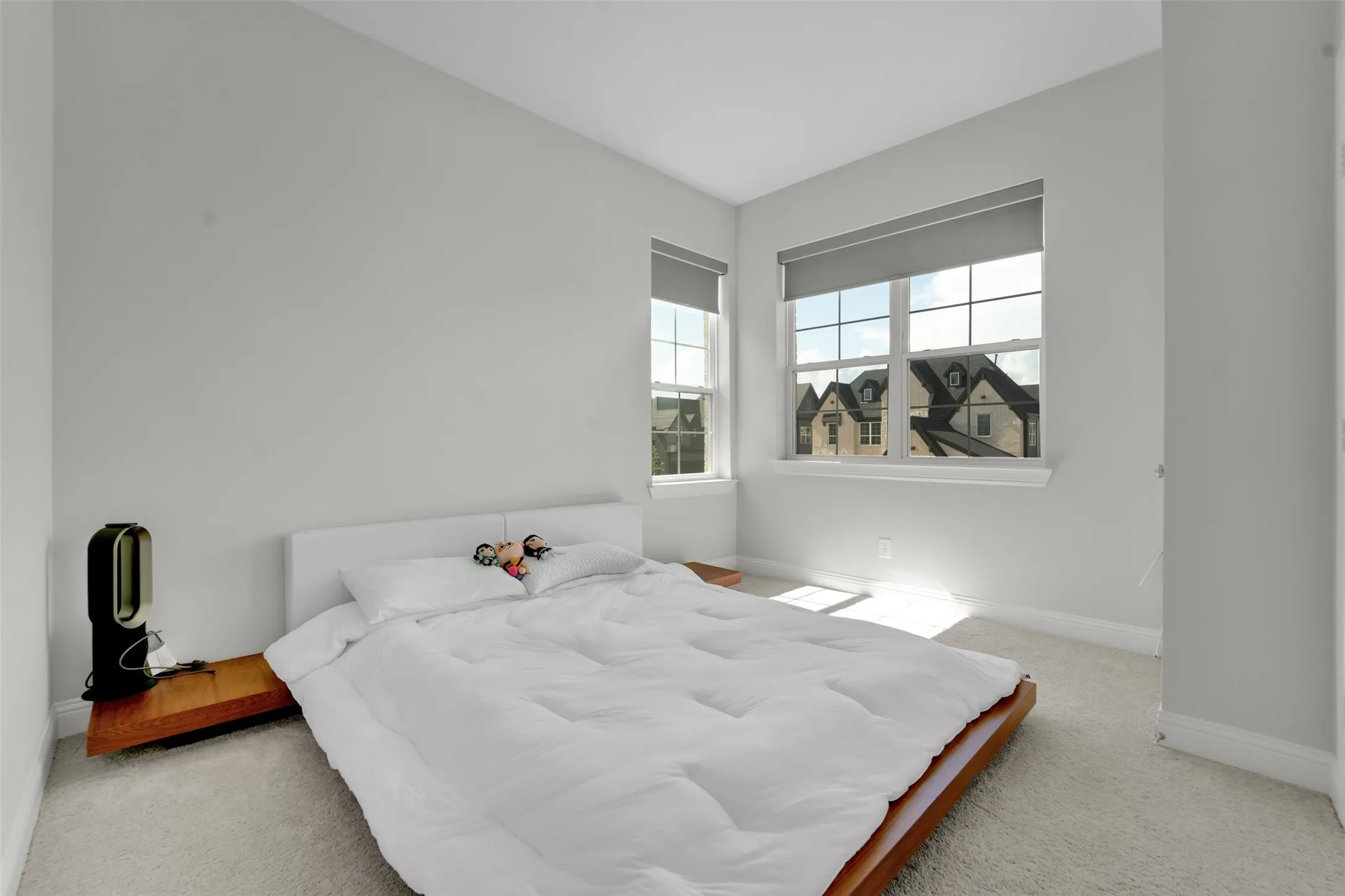 Neutral wall finishes, window treatments, and carpeted flooring