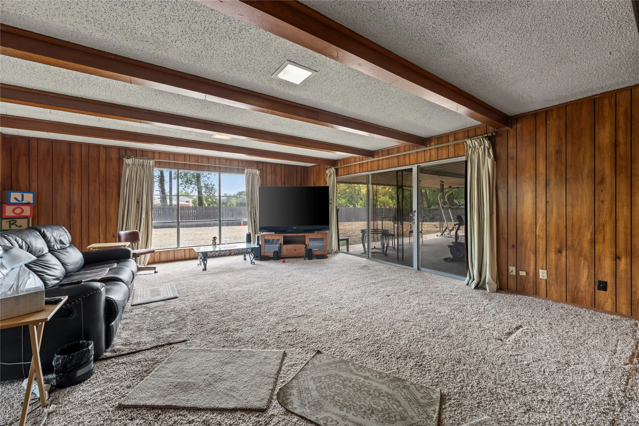 Single Family Residence For Sale in Mc Lennan County , 1815 Mahalia Drive, Waco, Texas 76705, 3 Bedroom, 2 Bathroom, 2 Garage spaces, 2,647 Sqft, built in 1966, mls#21390124, Real Estate Agent in Waco, Homes For Sale in Mc Lennan county, Homes For Sale in Waco, Realtor in Waco Texas, Real Estate Brokerage Independent Realty Texas, Luminita Cordes Realtor