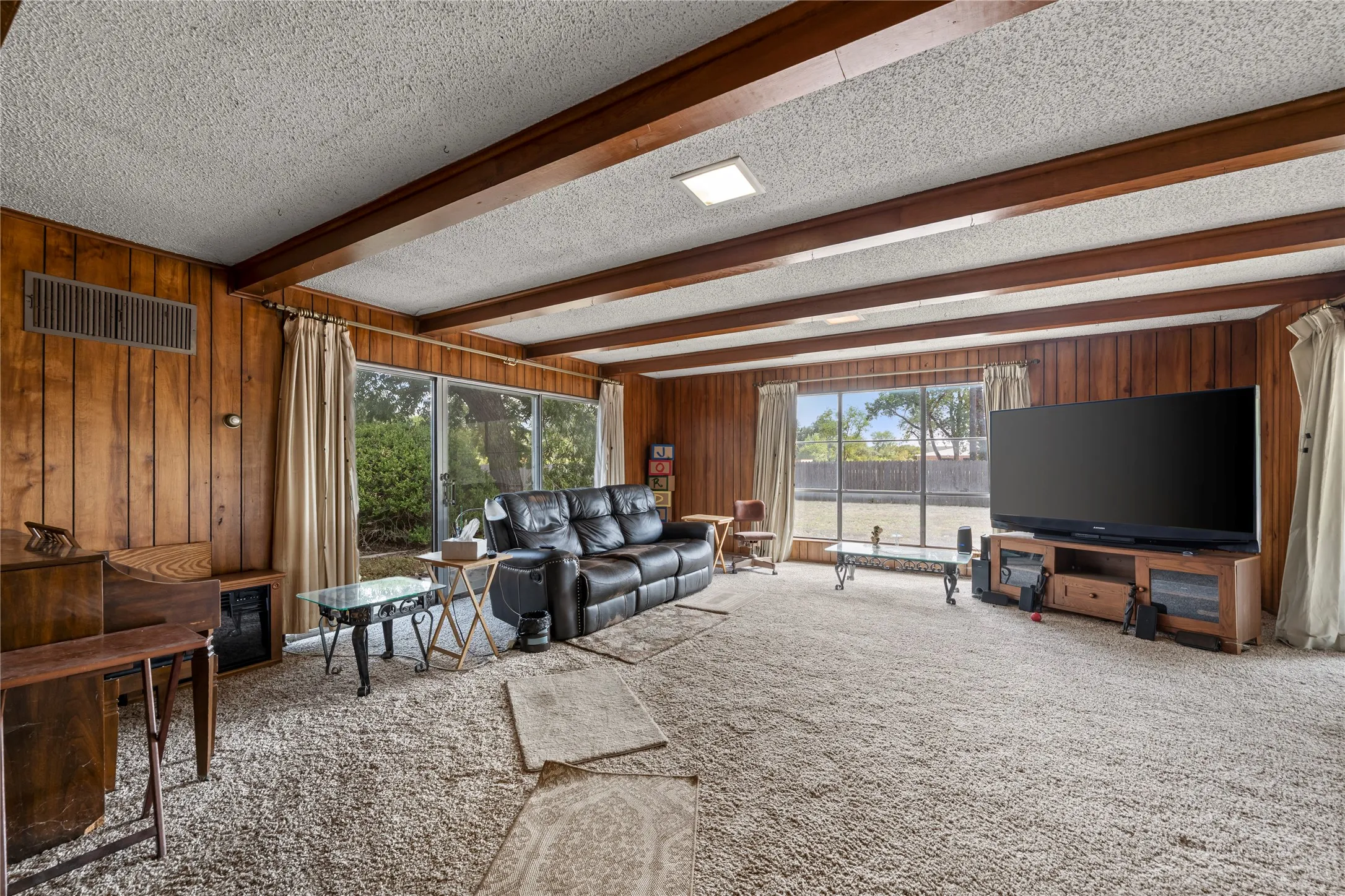 Single Family Residence For Sale in Mc Lennan County , 1815 Mahalia Drive, Waco, Texas 76705, 3 Bedroom, 2 Bathroom, 2 Garage spaces, 2,647 Sqft, built in 1966, mls#21390124, Real Estate Agent in Waco, Homes For Sale in Mc Lennan county, Homes For Sale in Waco, Realtor in Waco Texas, Real Estate Brokerage Independent Realty Texas, Luminita Cordes Realtor